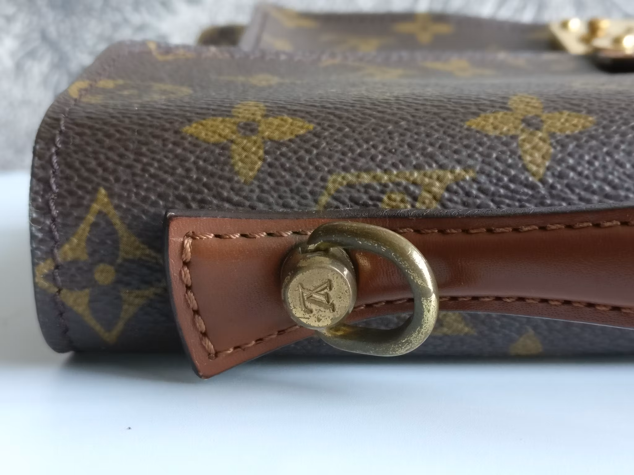 Louis Vuitton Monceau 26