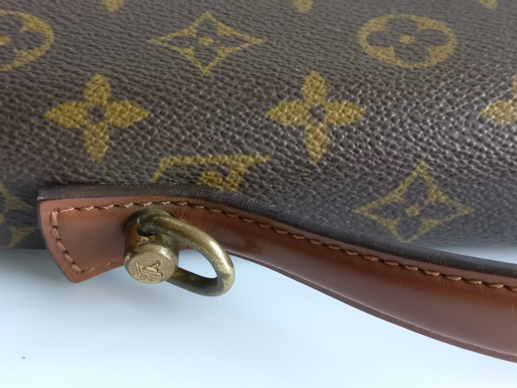Louis Vuitton Monceau 26