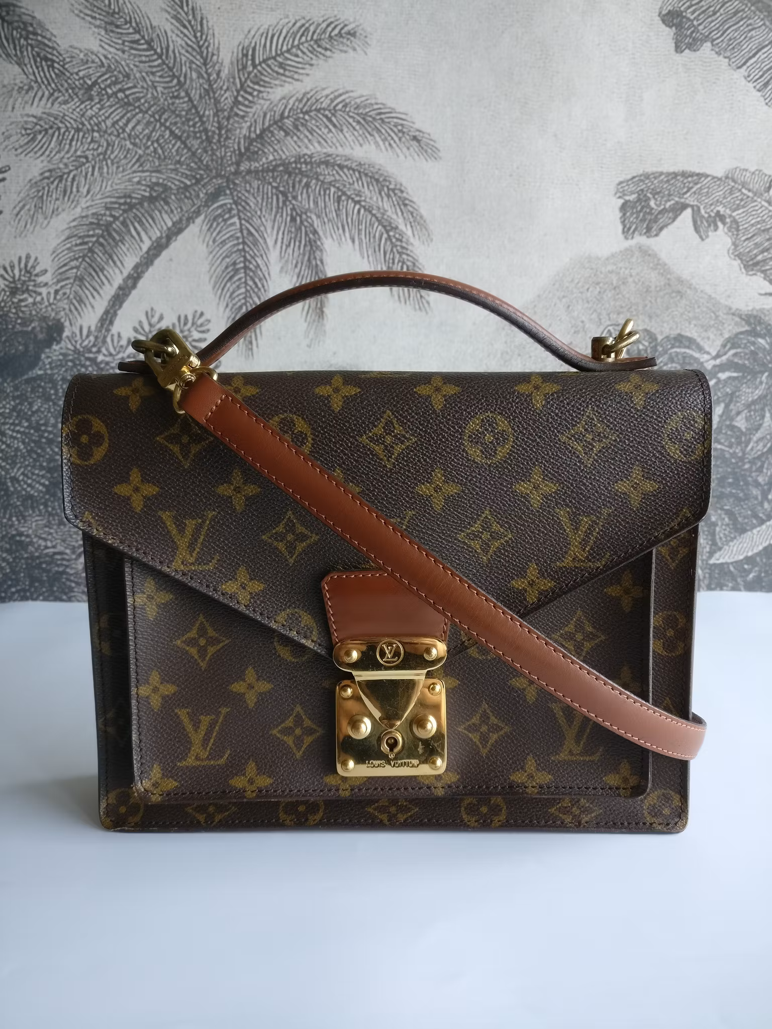 Louis Vuitton Monceau 26