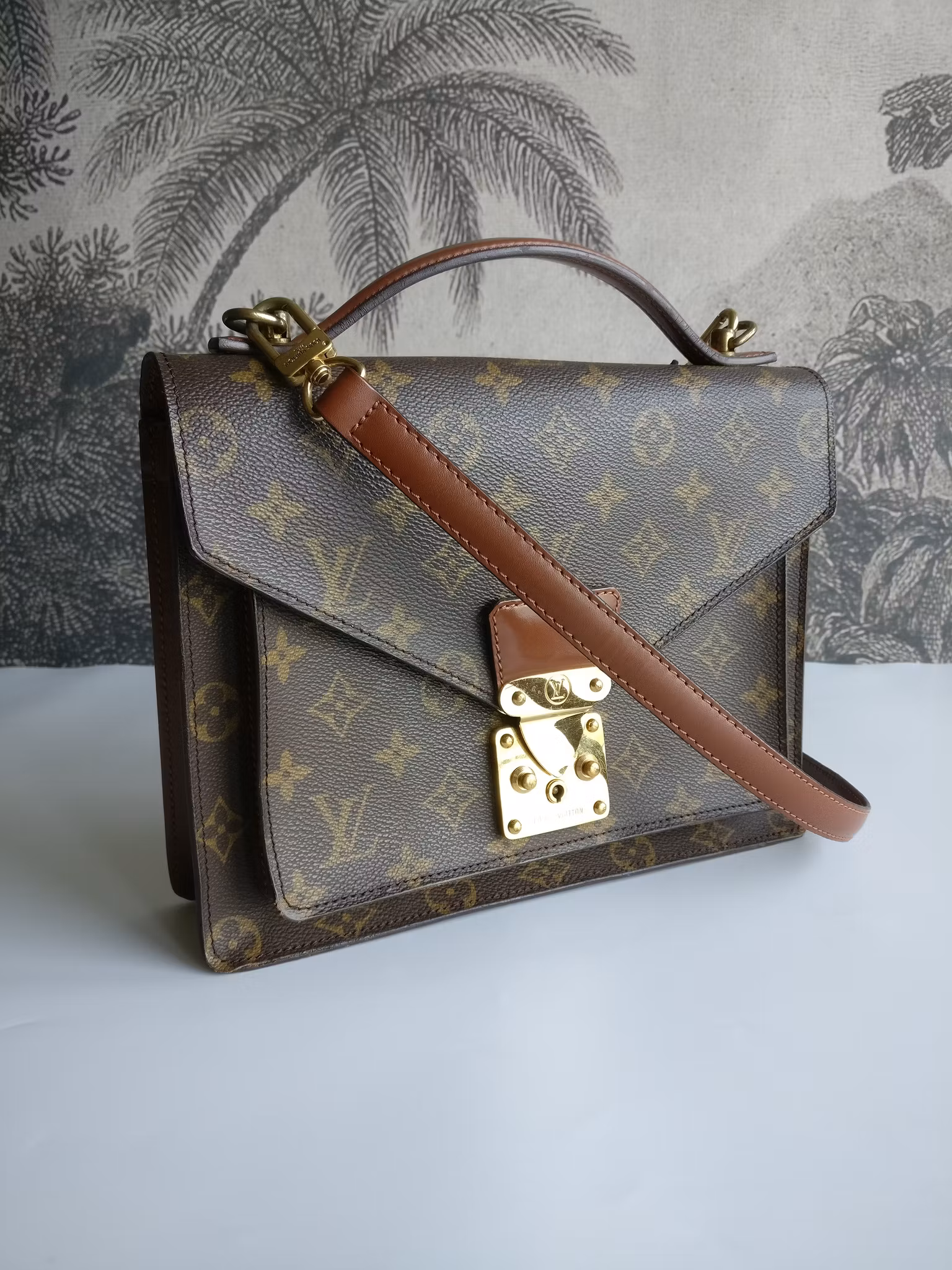 Louis Vuitton Monceau 26