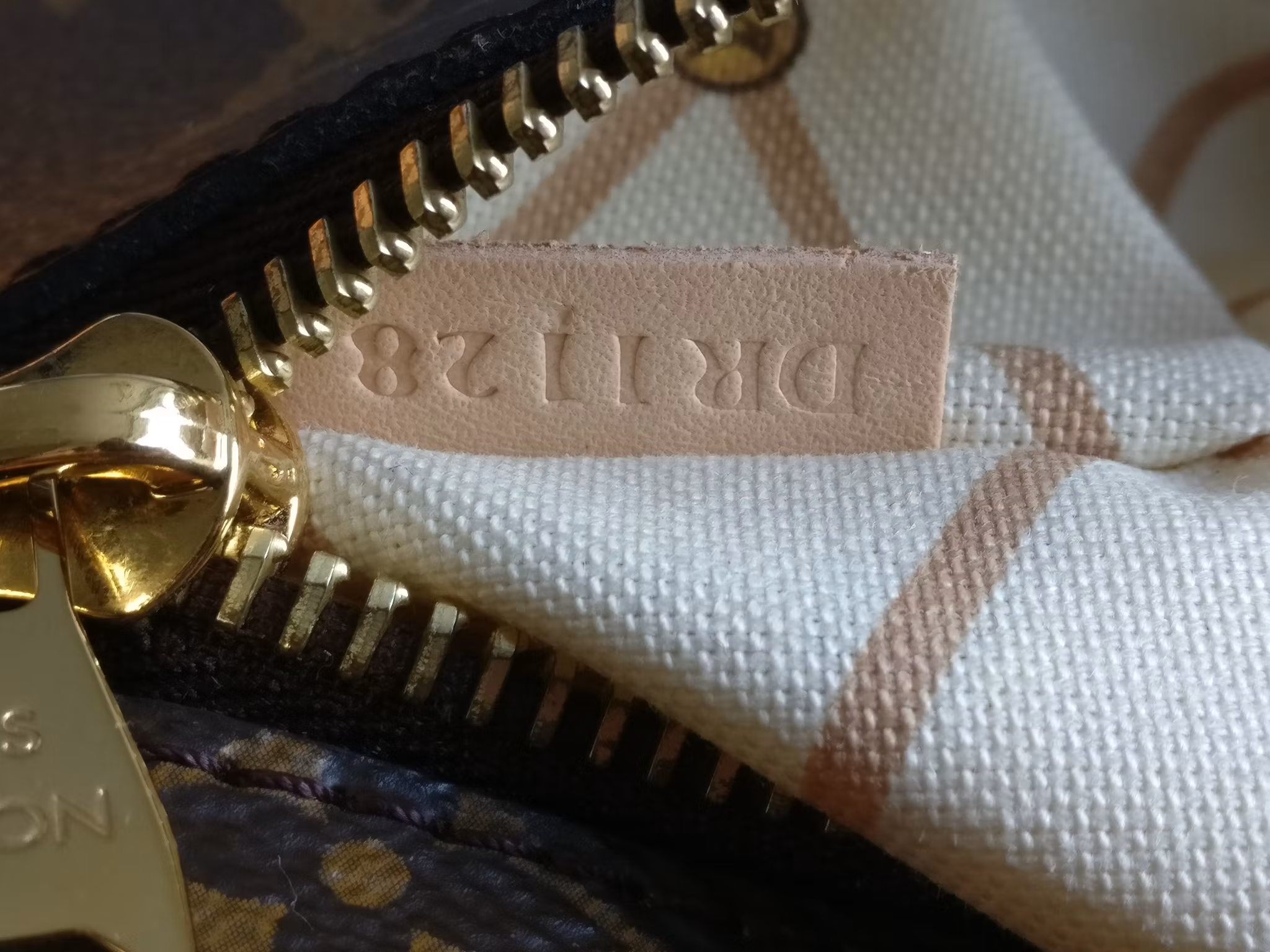 Louis Vuitton Pochette Metis Summer Trunks