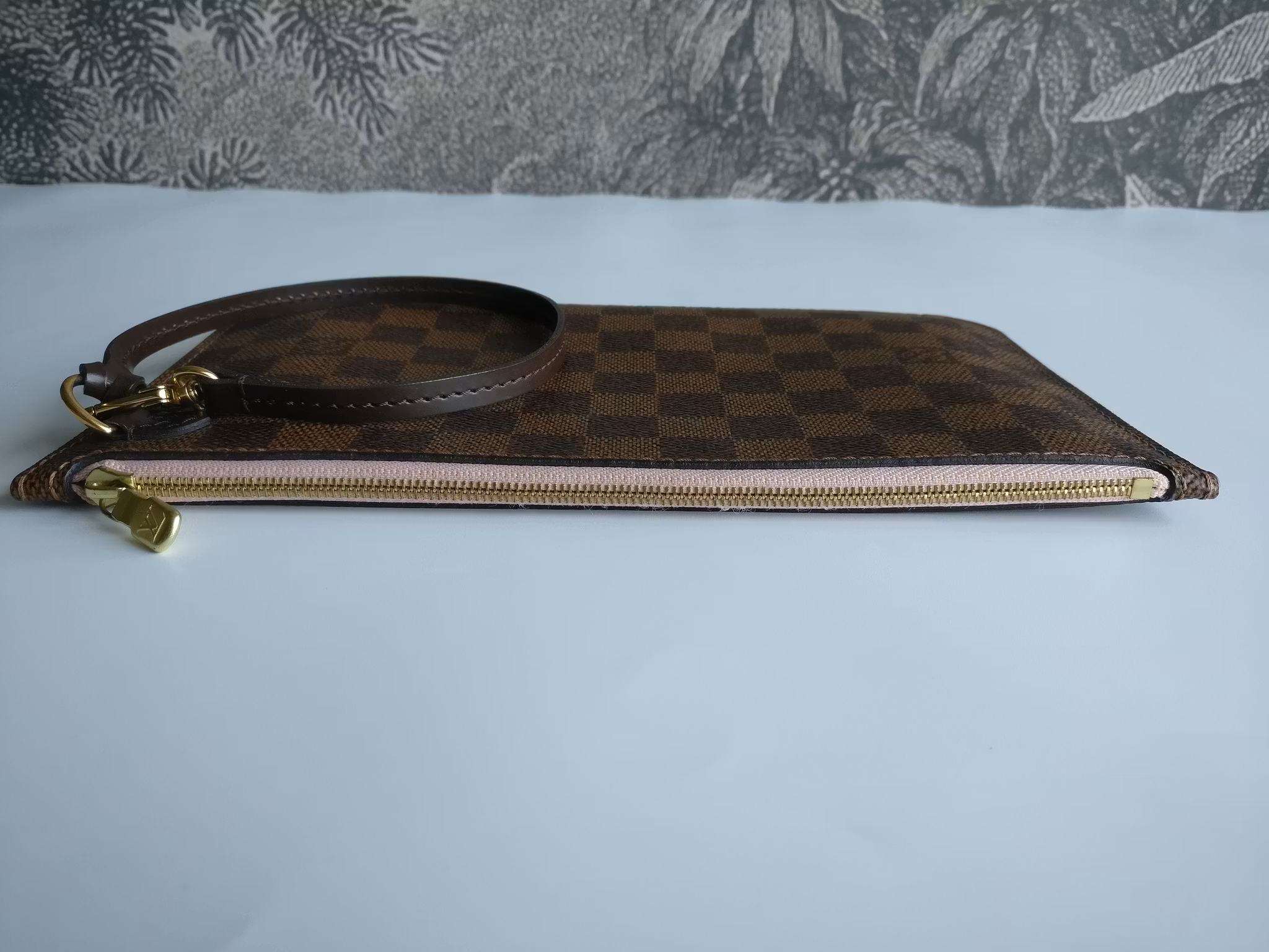 Louis Vuitton Neverfull MM Pouch damier ebene rose ballerine