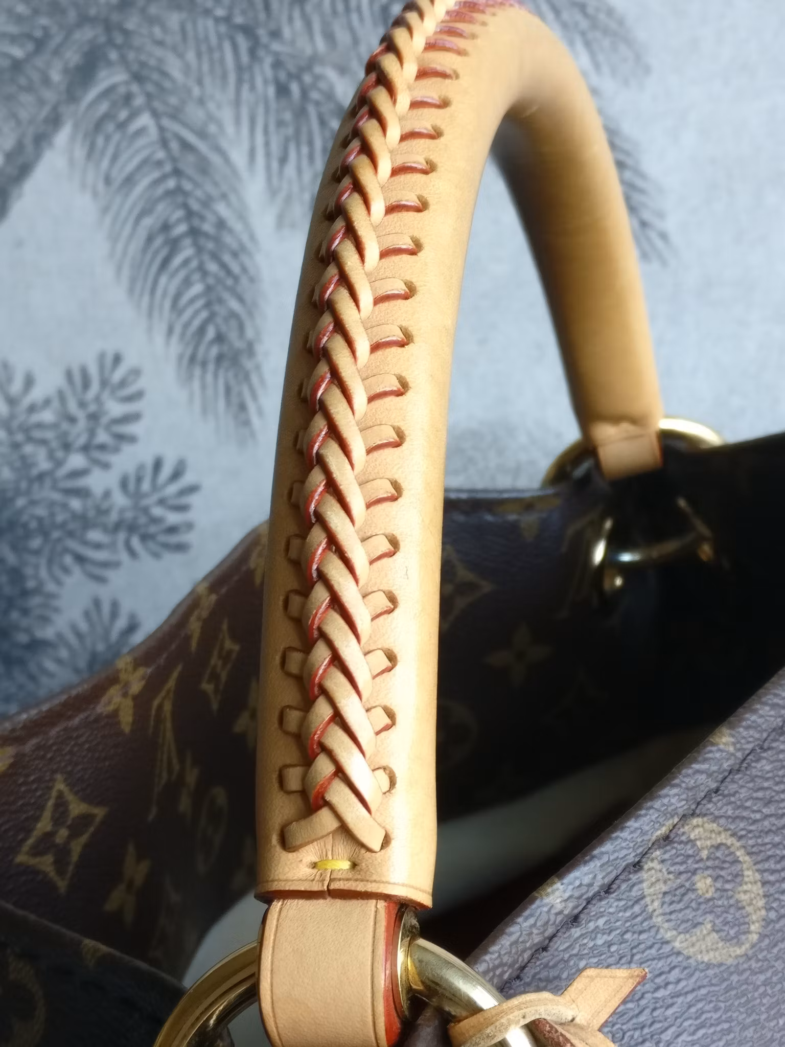 Louis Vuitton Artsy MM