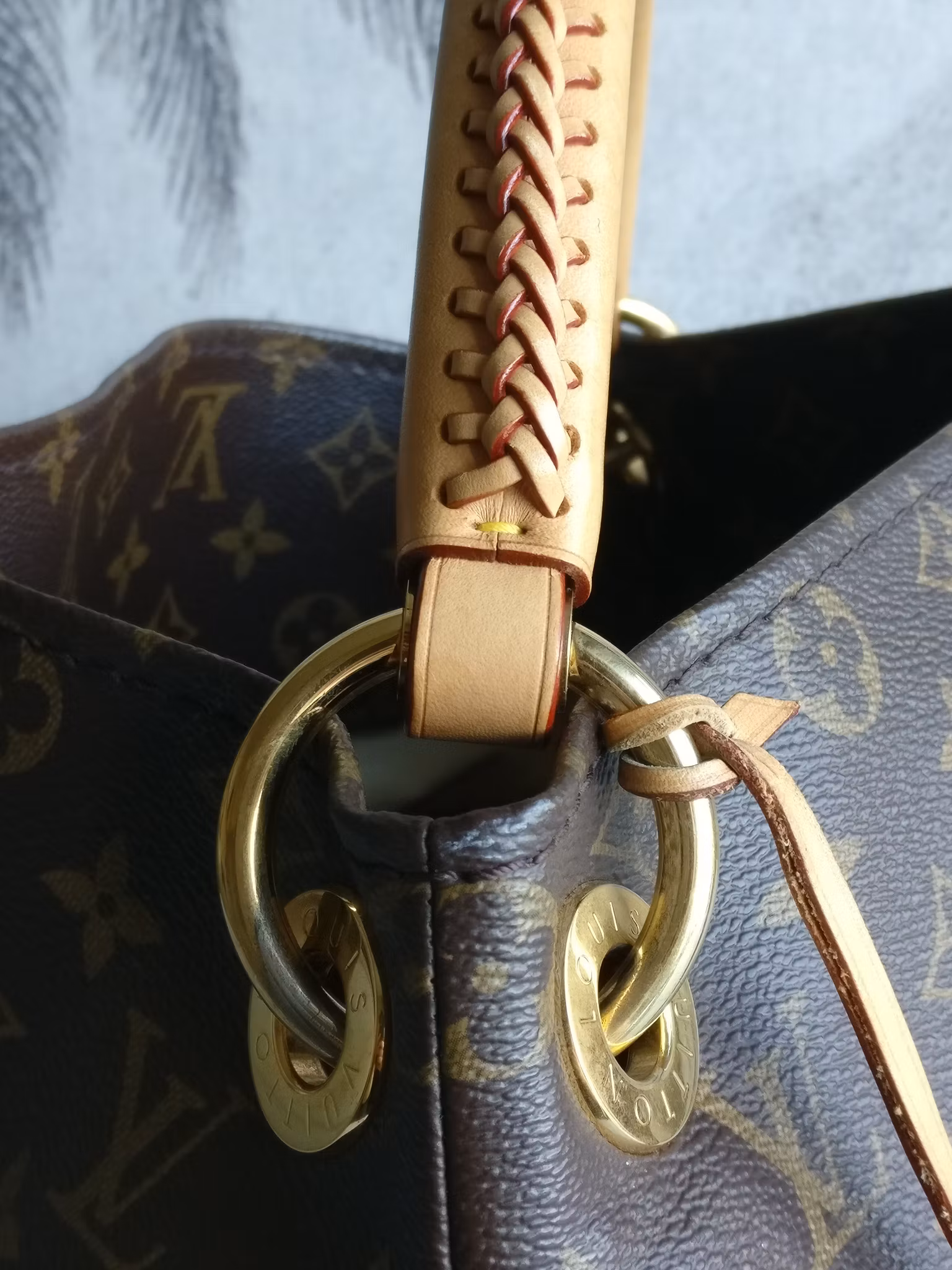 Louis Vuitton Artsy MM