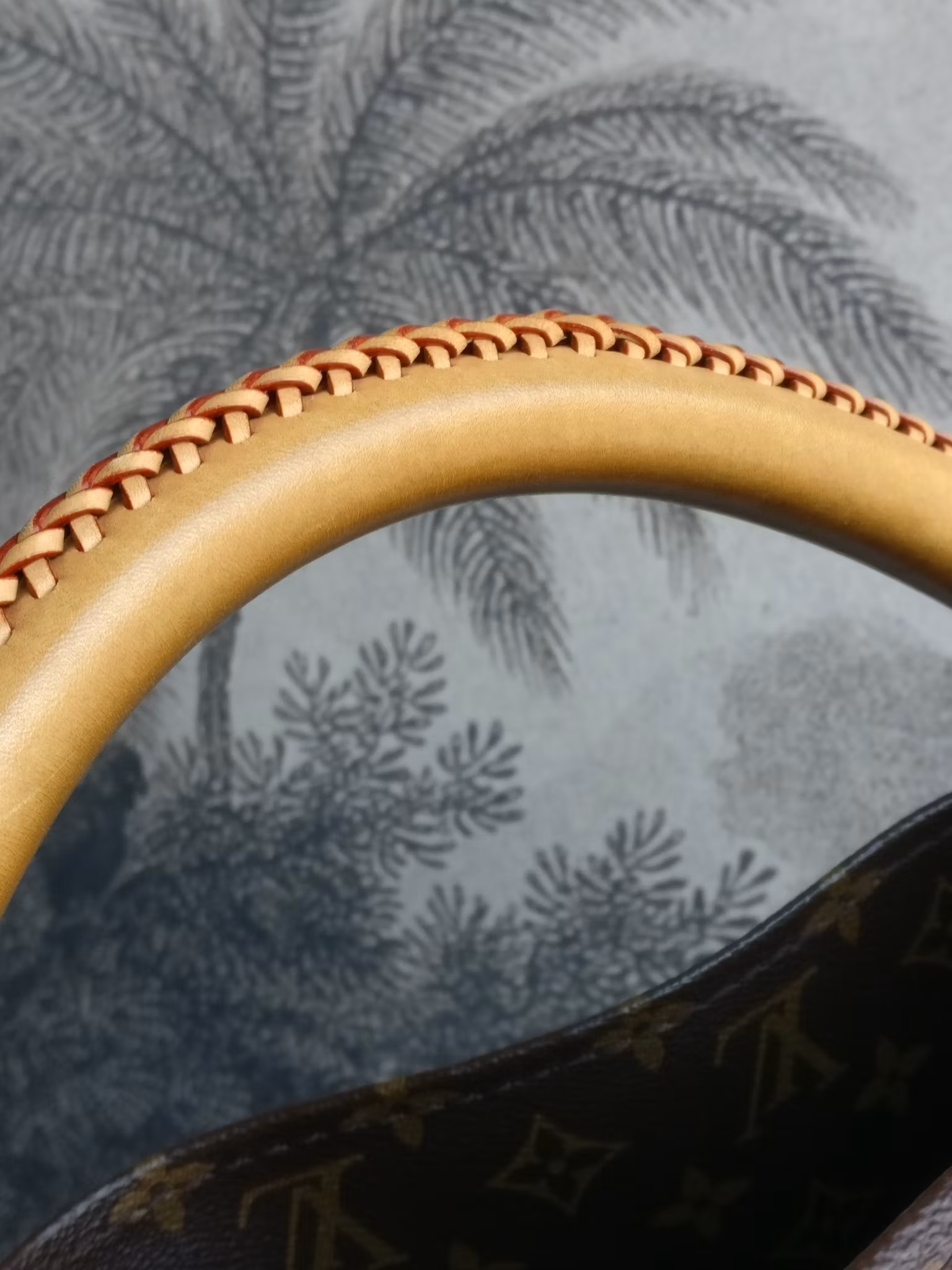 Louis Vuitton Artsy MM