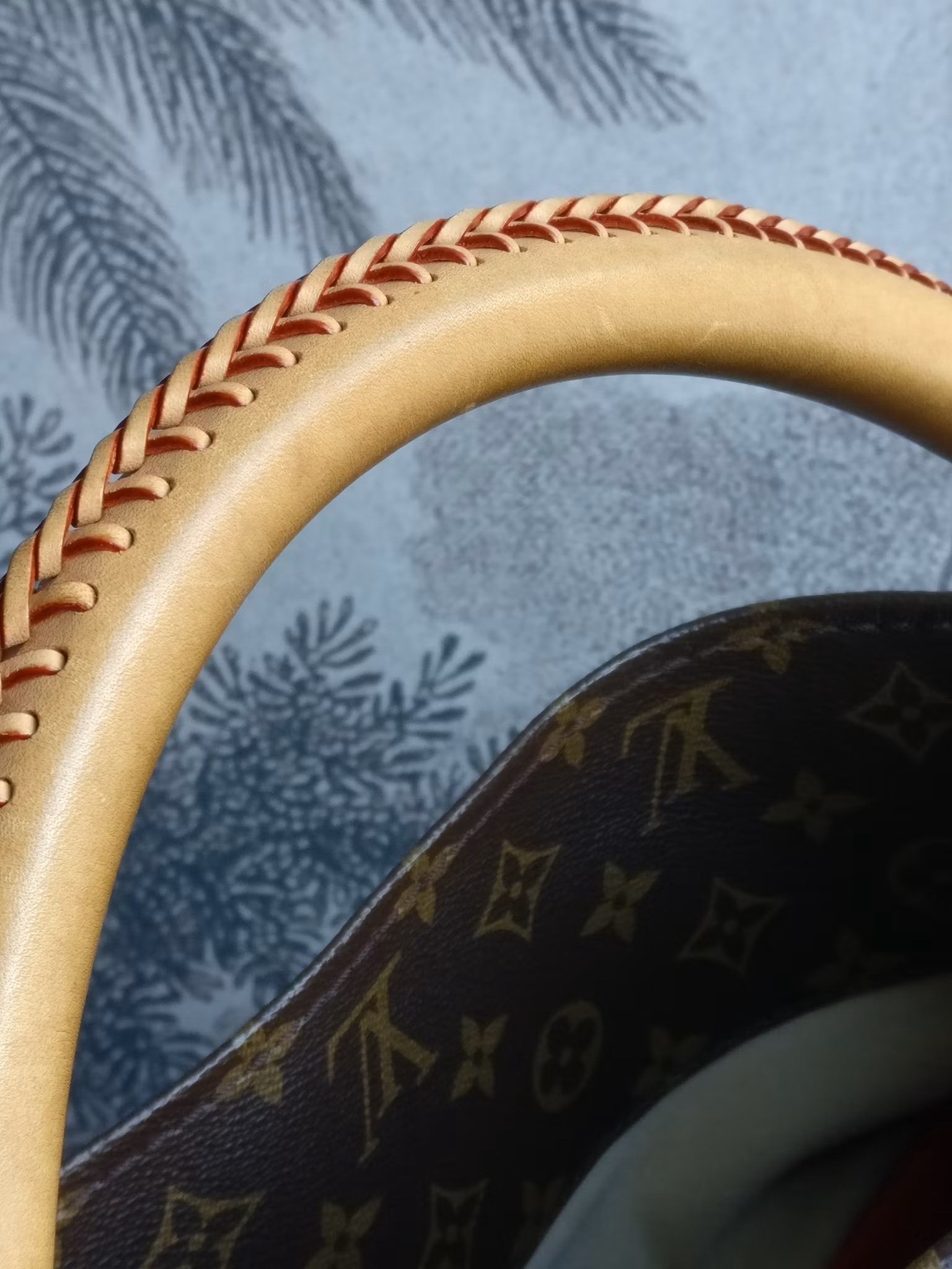 Louis Vuitton Artsy MM