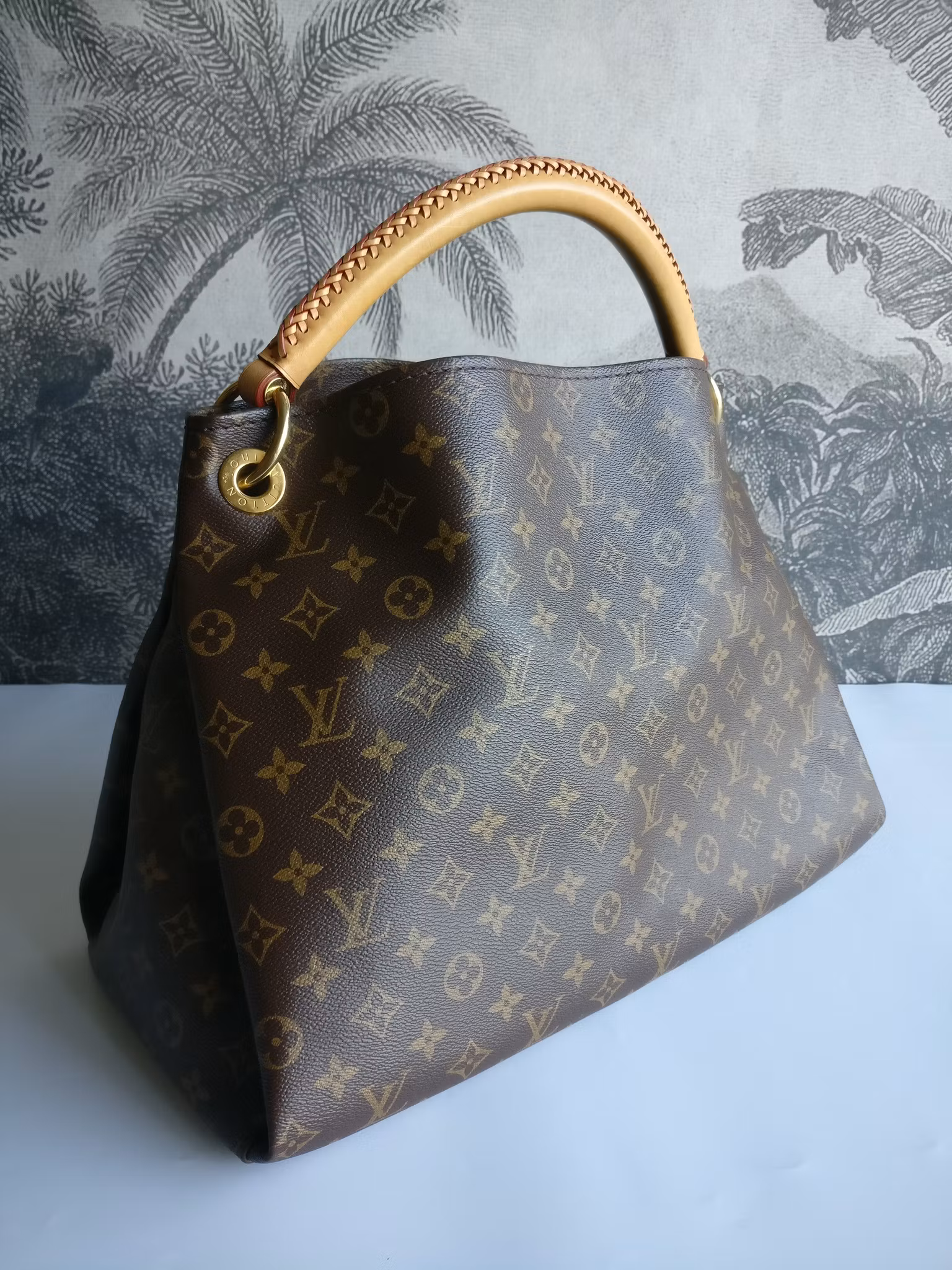 Louis Vuitton Artsy MM