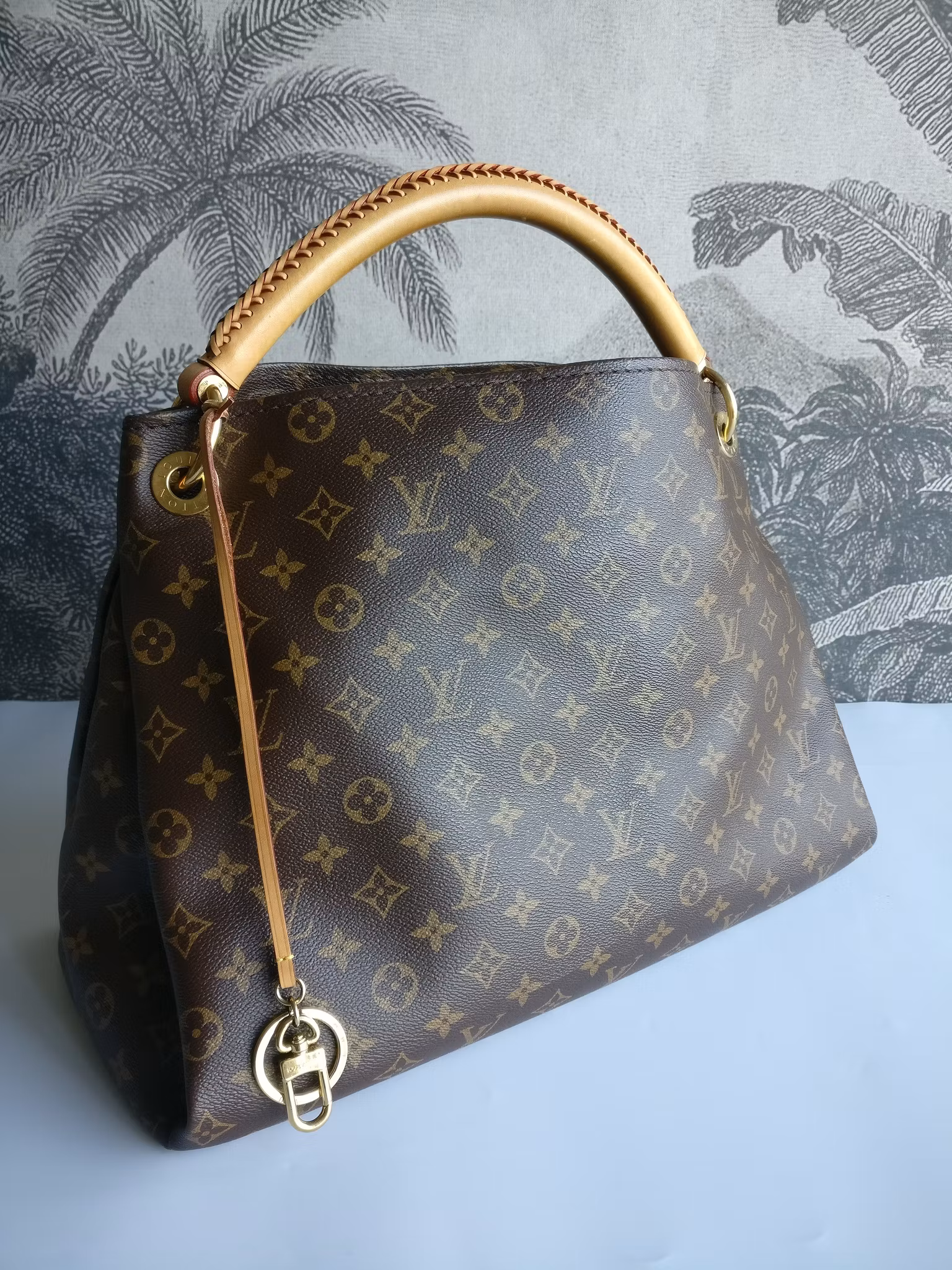 Louis Vuitton Artsy MM