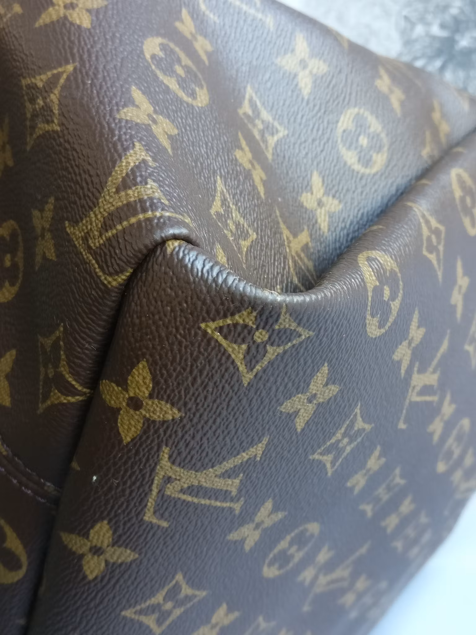 Louis Vuitton Artsy MM