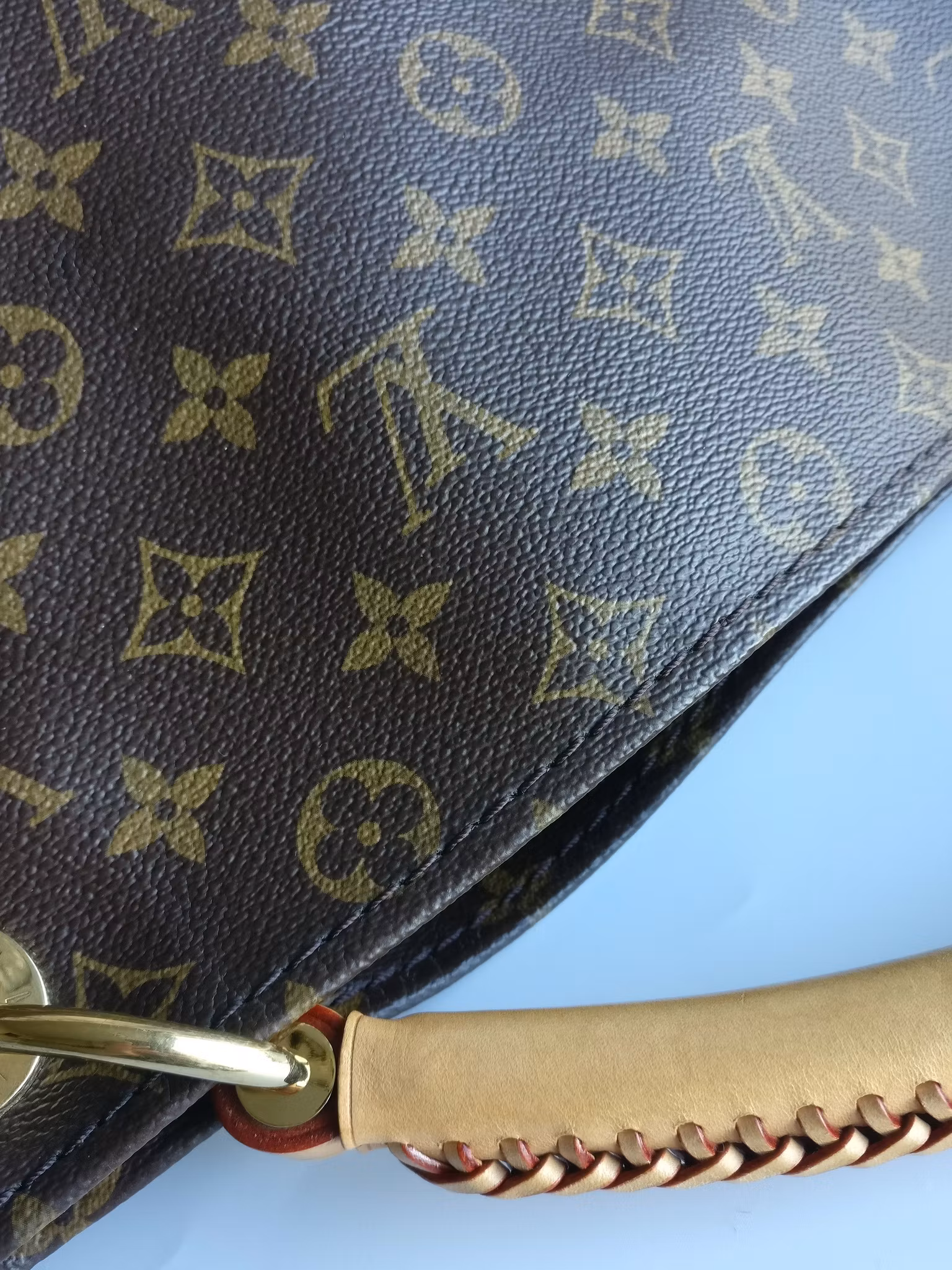 Louis Vuitton Artsy MM
