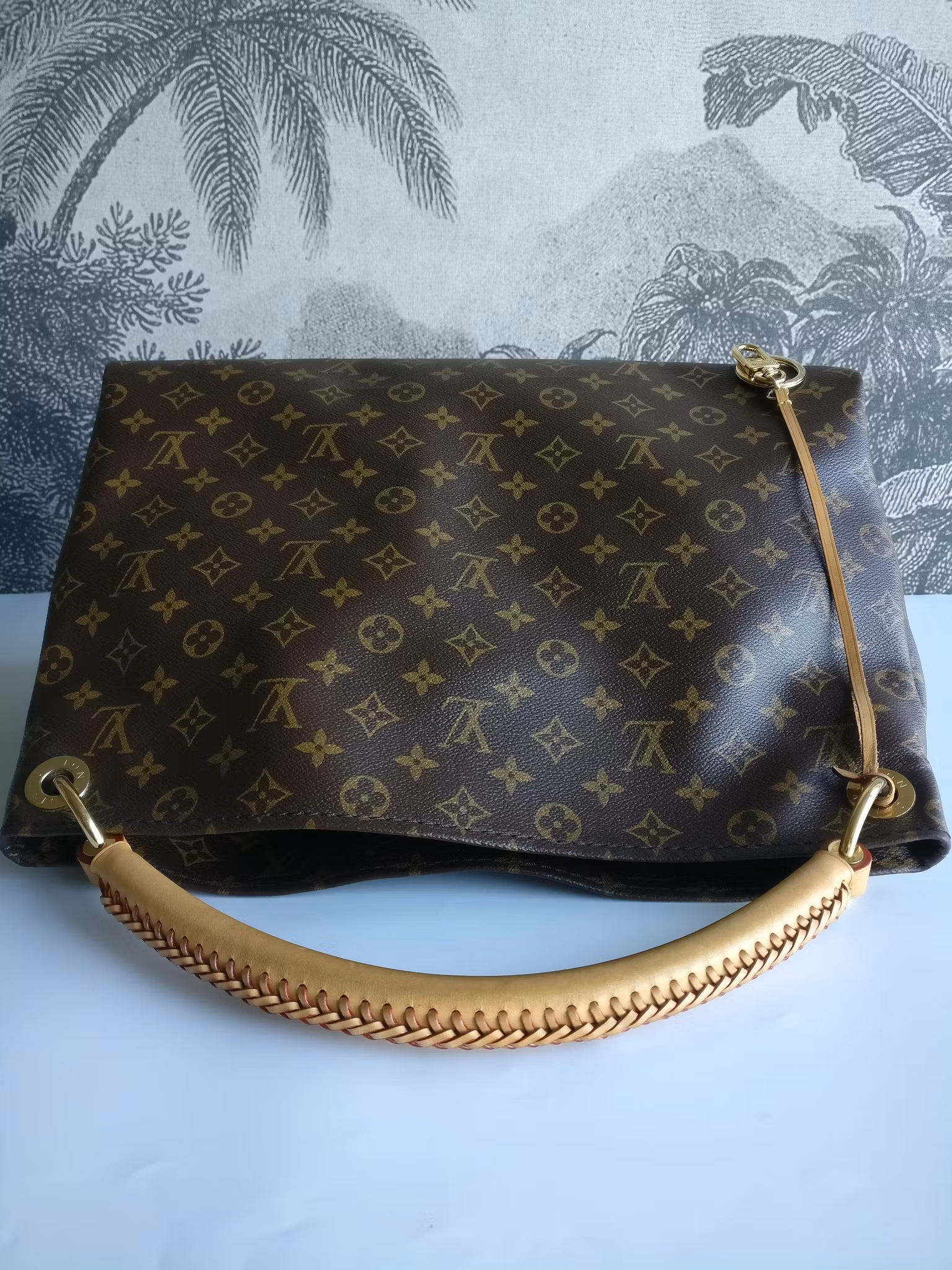 Louis Vuitton Artsy MM