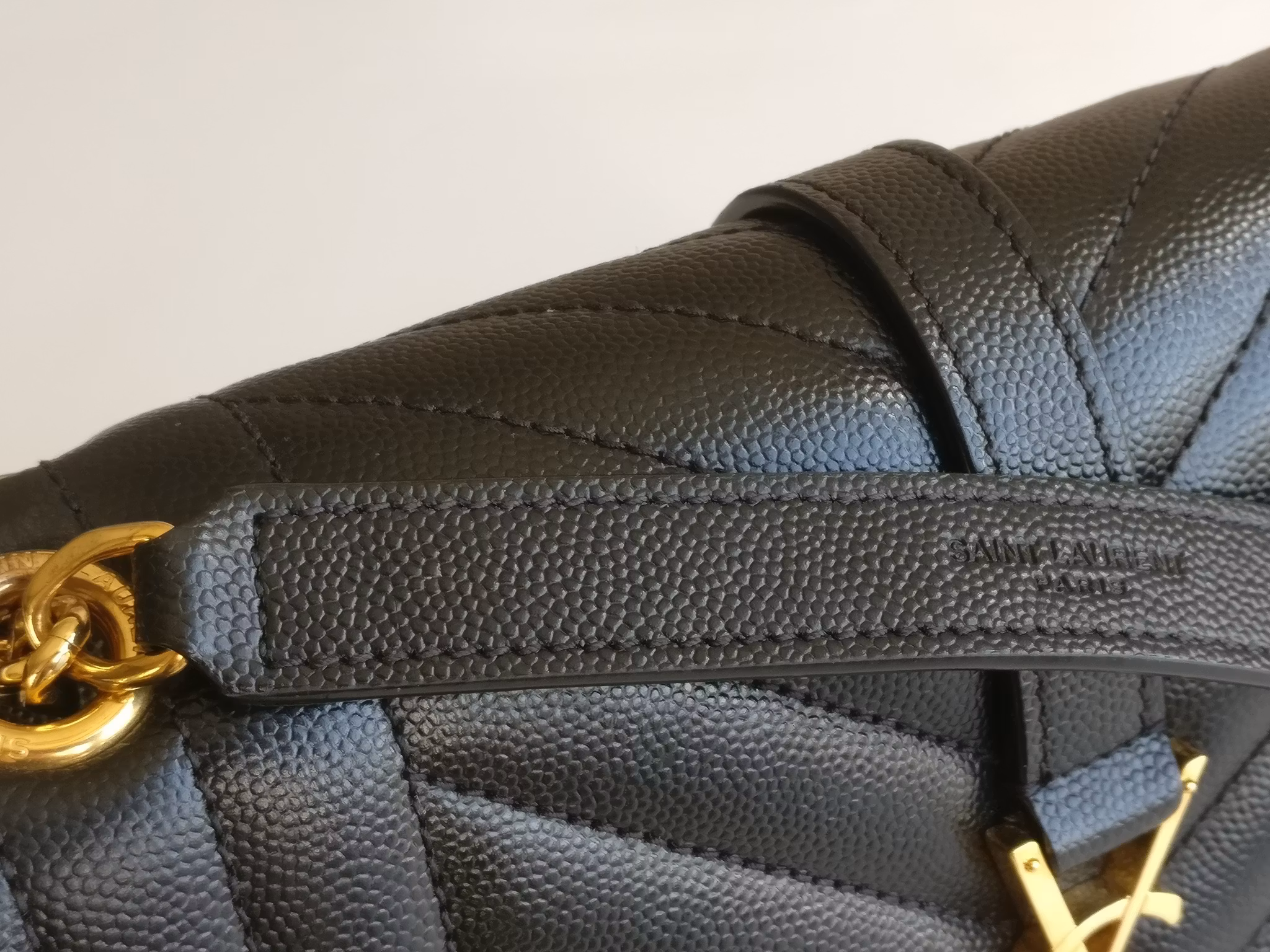 Saint Laurent Envelope Medium Grain de poudre