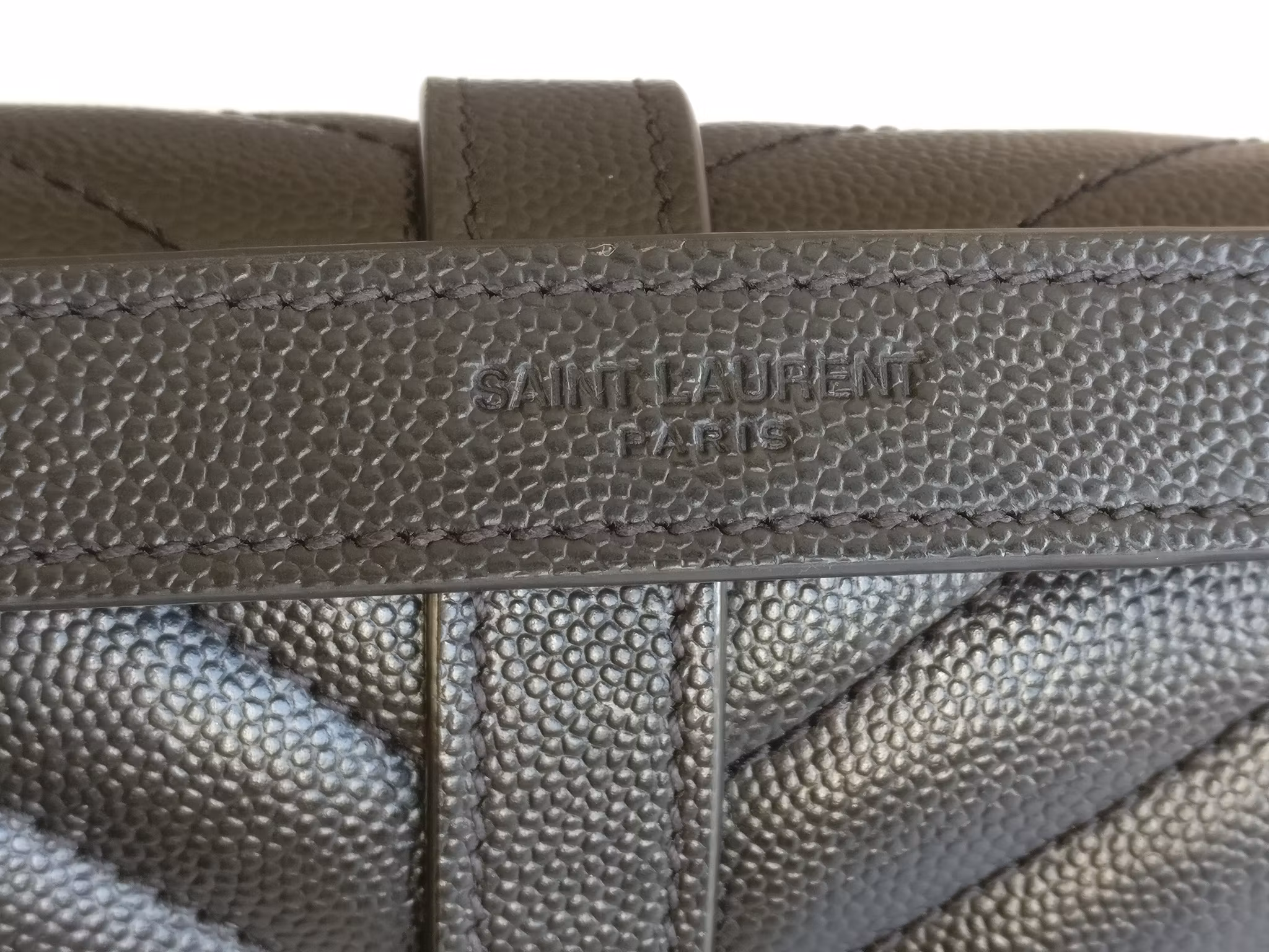 Saint Laurent Envelope Medium Grain de poudre
