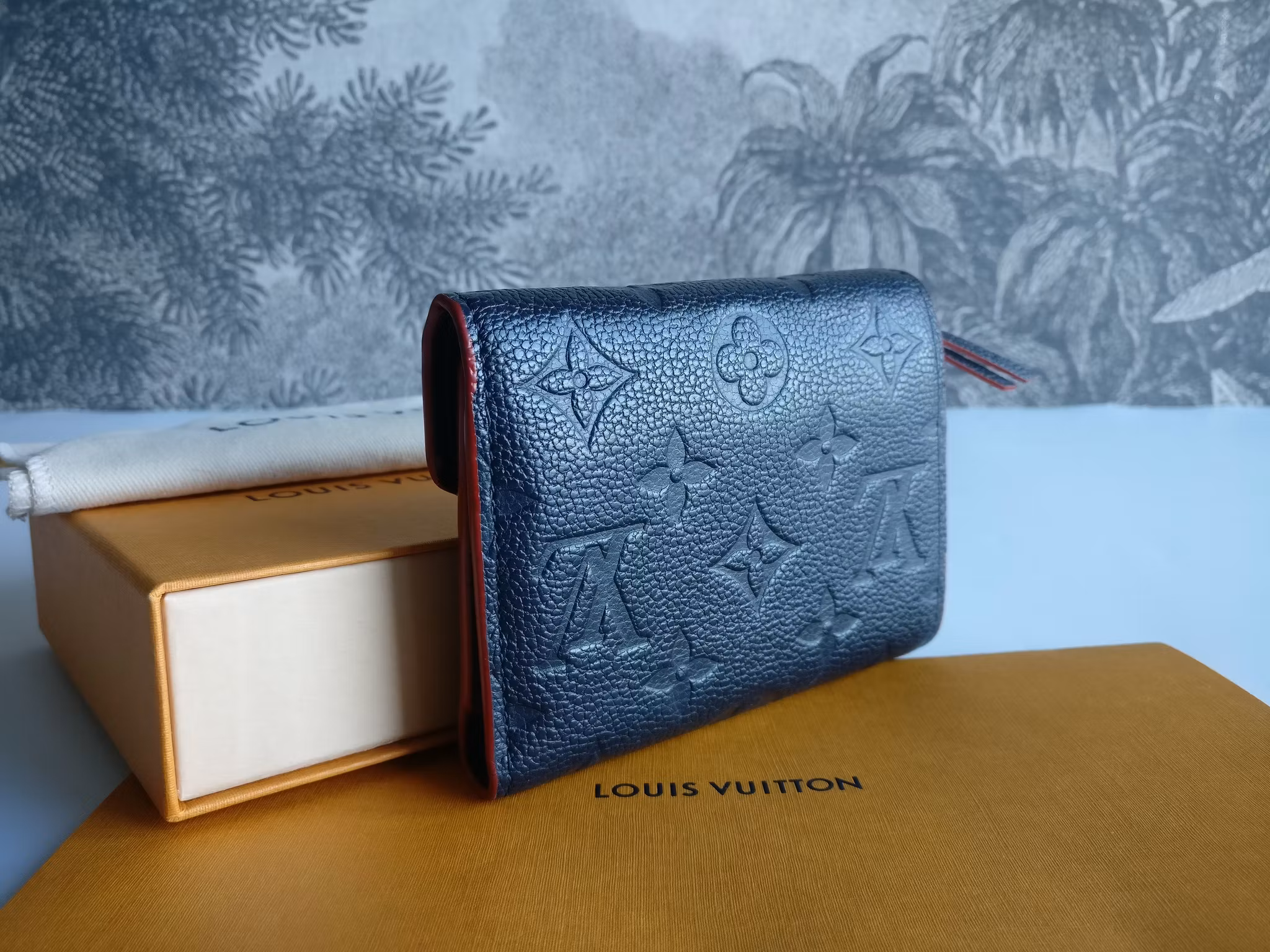 Louis Vuitton Victorine Wallet empreinte marine rouge
