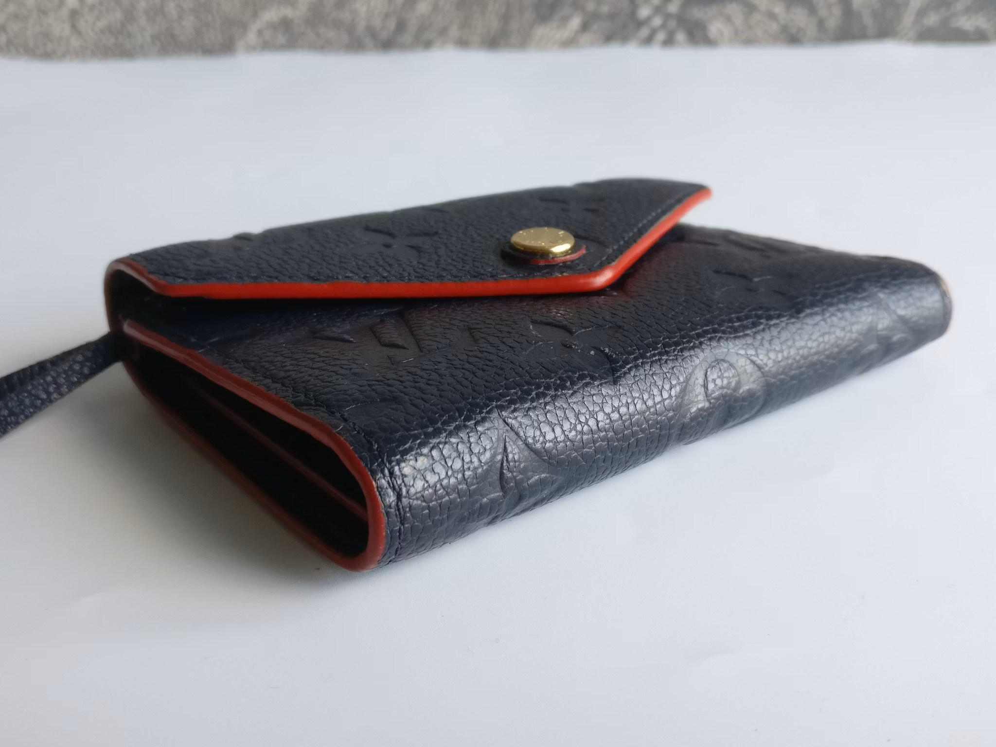 Louis Vuitton Victorine Wallet empreinte marine rouge