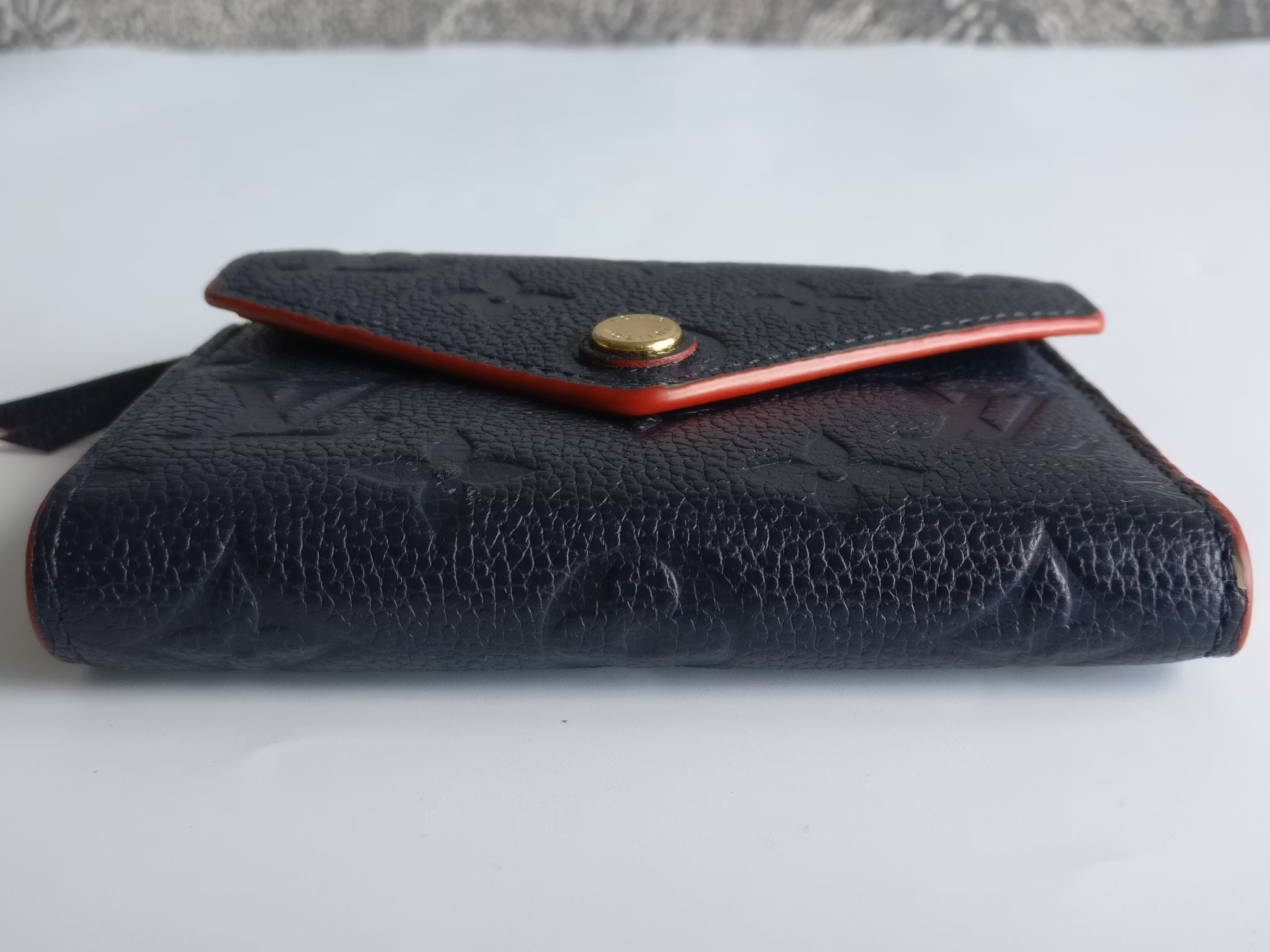Louis Vuitton Victorine Wallet empreinte marine rouge