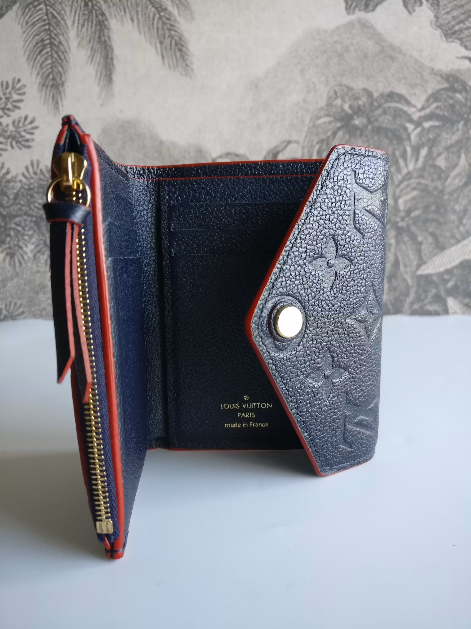 Louis Vuitton Victorine Wallet empreinte marine rouge