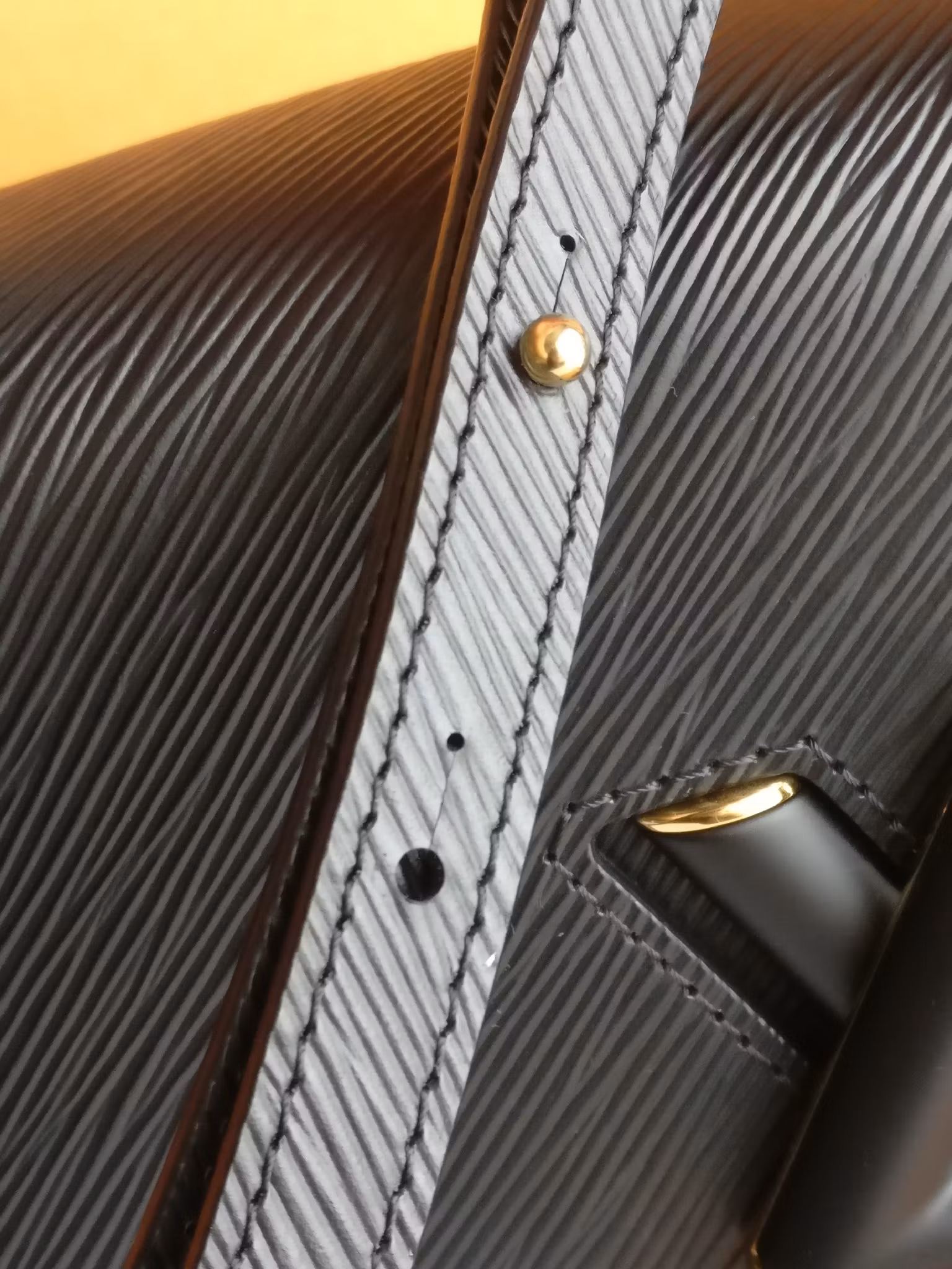 Louis Vuitton Twist MM GHW