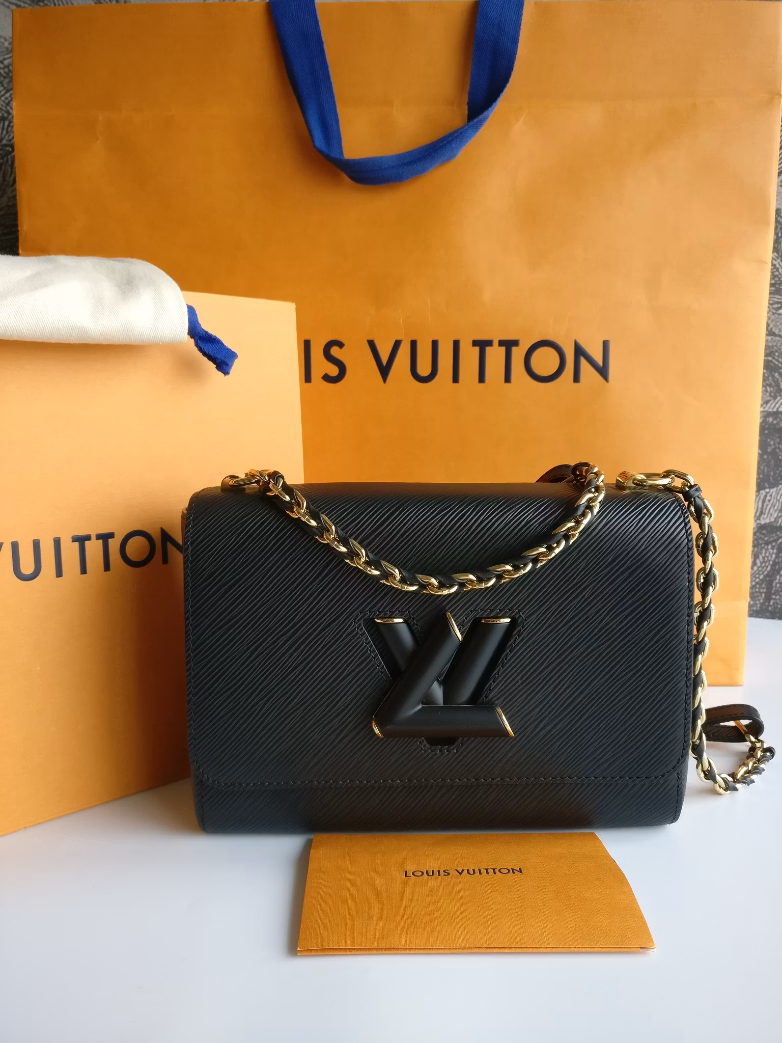 Louis Vuitton Twist MM GHW