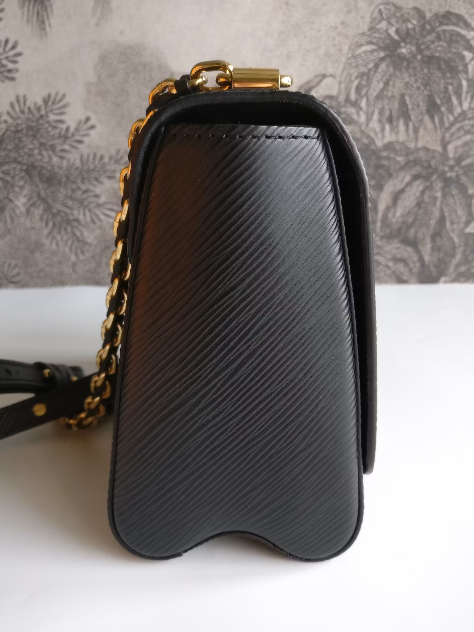 Louis Vuitton Twist MM GHW