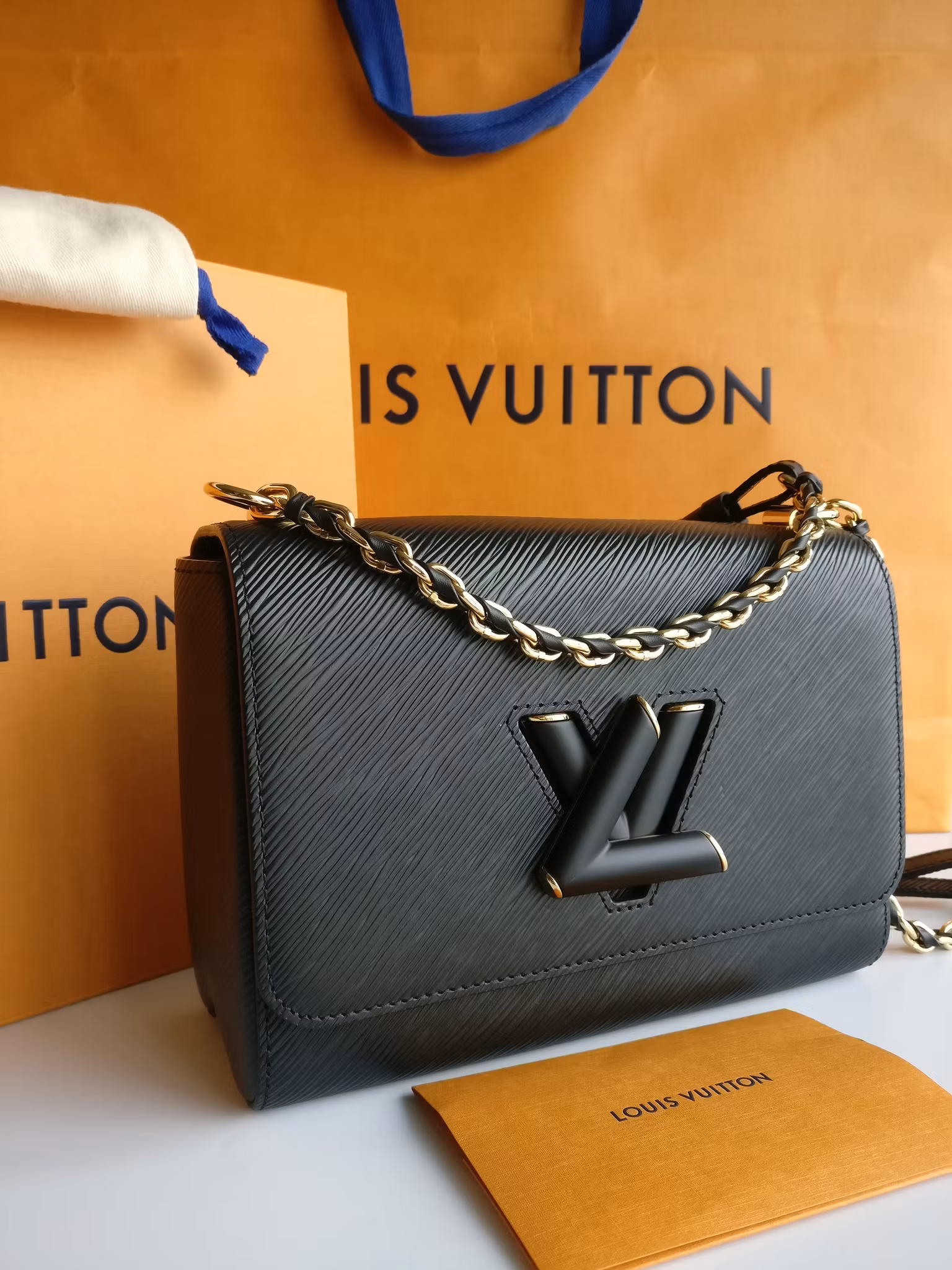Louis Vuitton Twist MM GHW