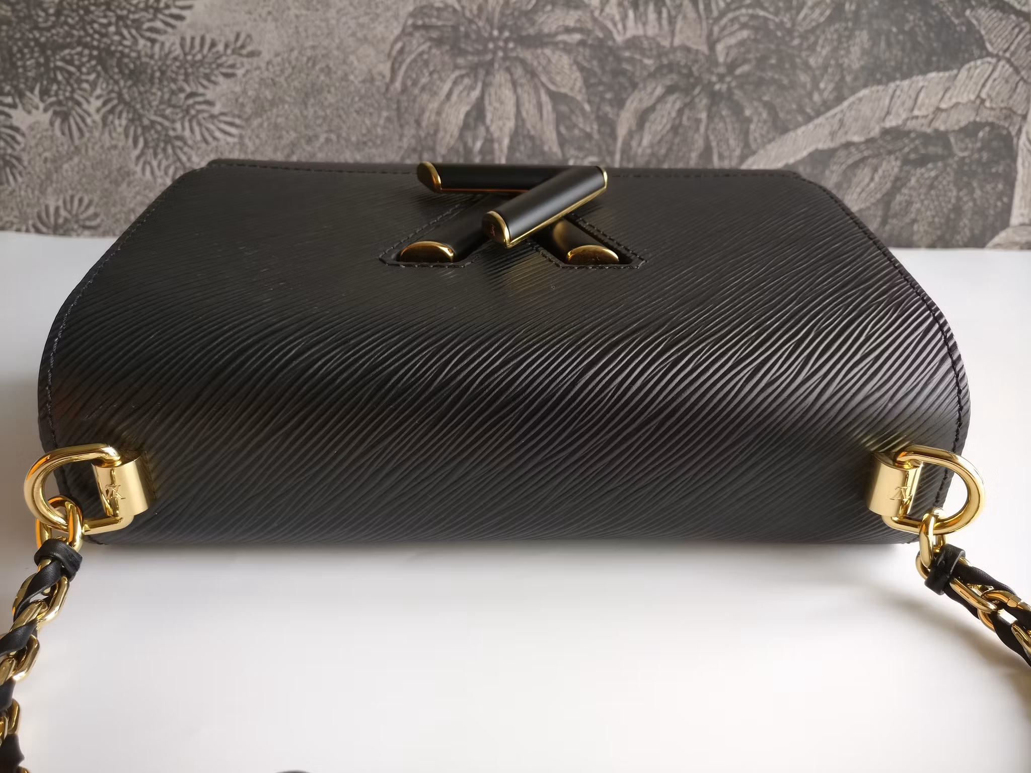 Louis Vuitton Twist MM GHW