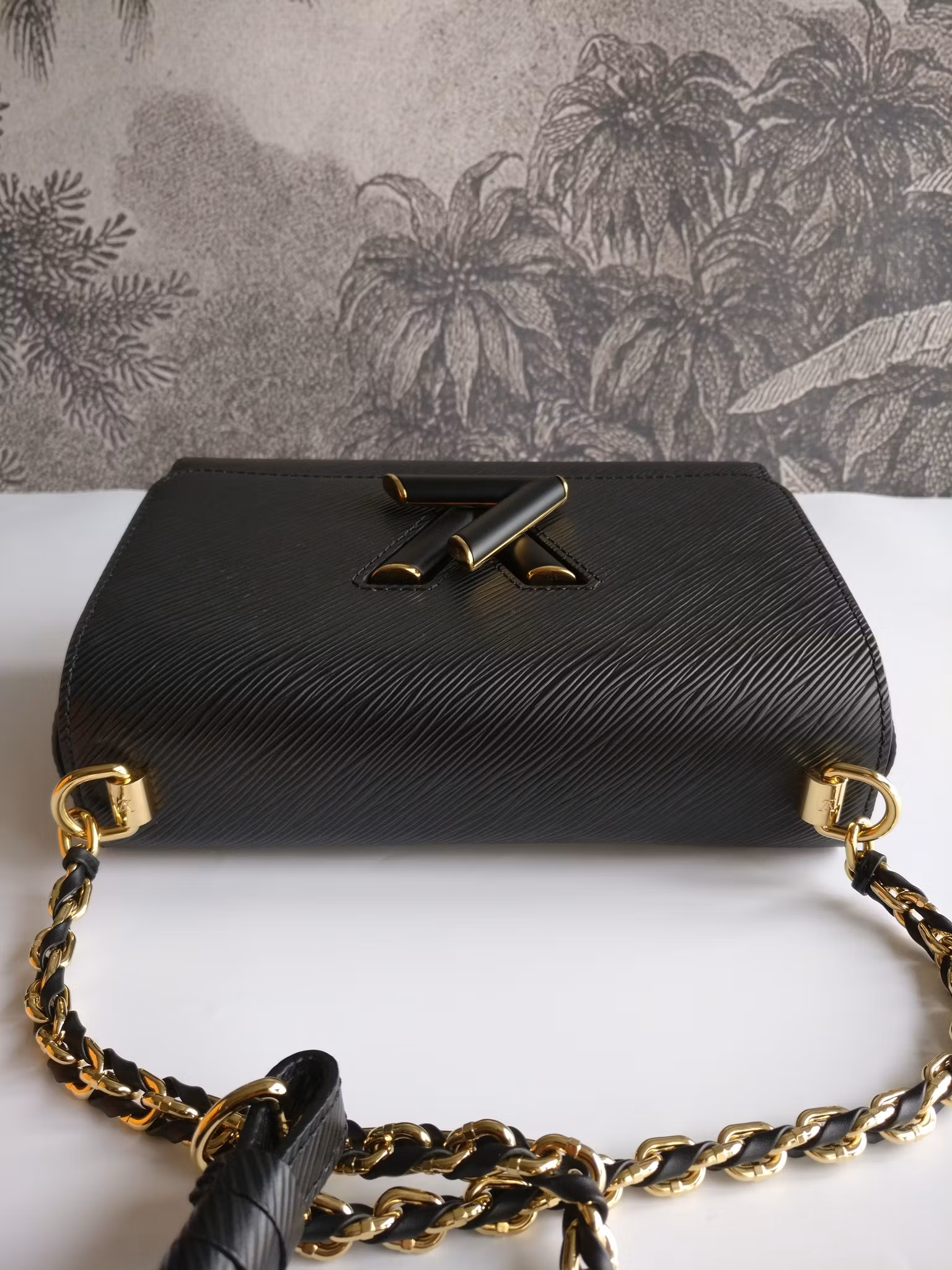Louis Vuitton Twist MM GHW