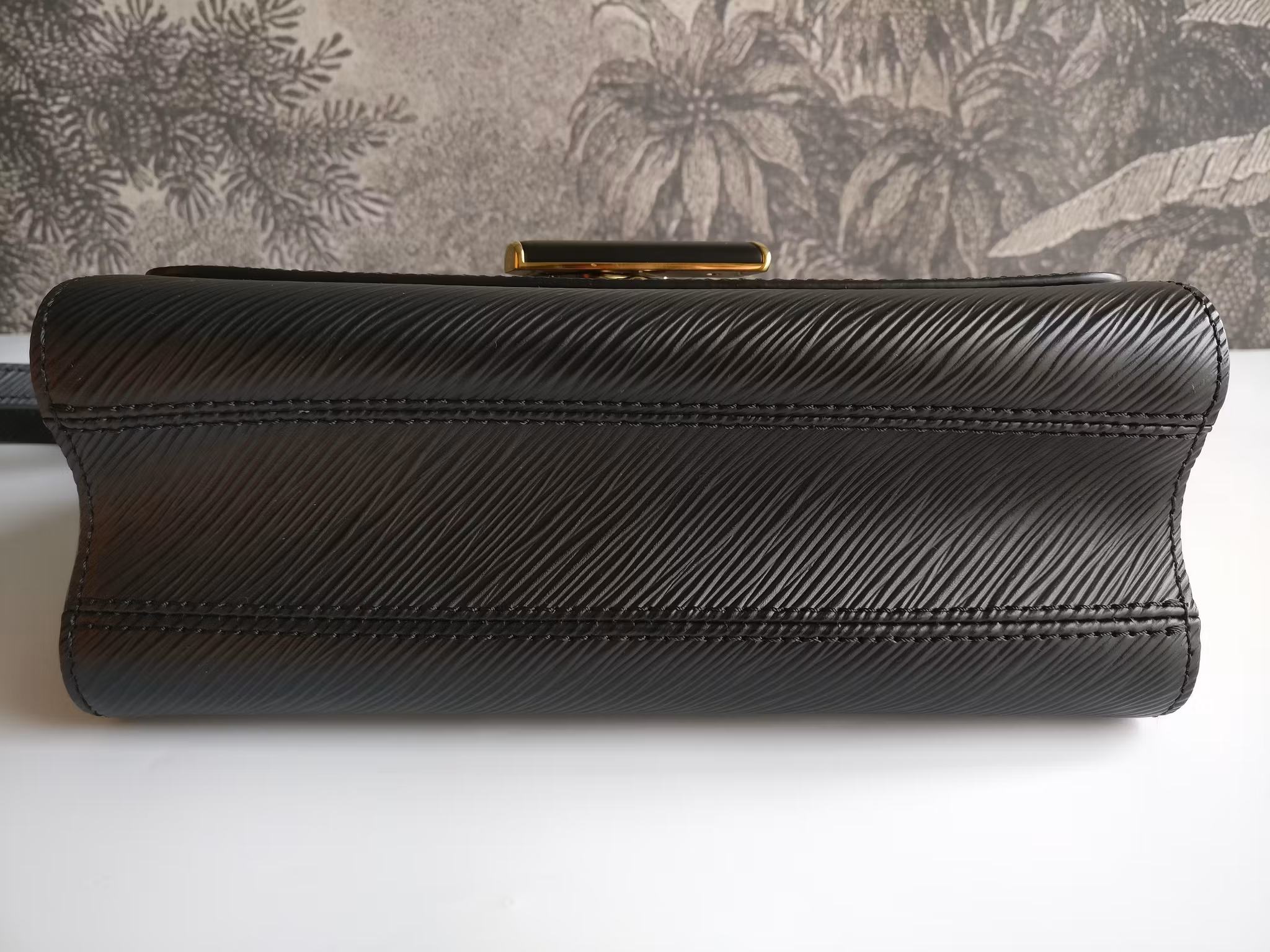 Louis Vuitton Twist MM GHW