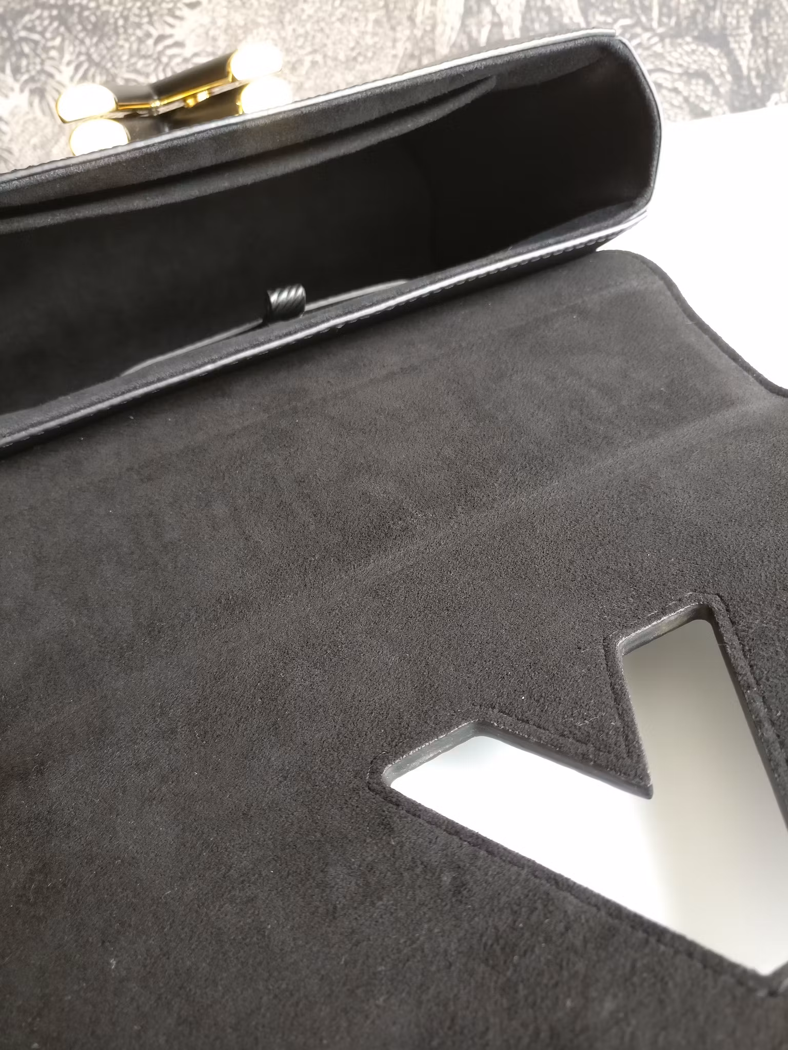 Louis Vuitton Twist MM GHW