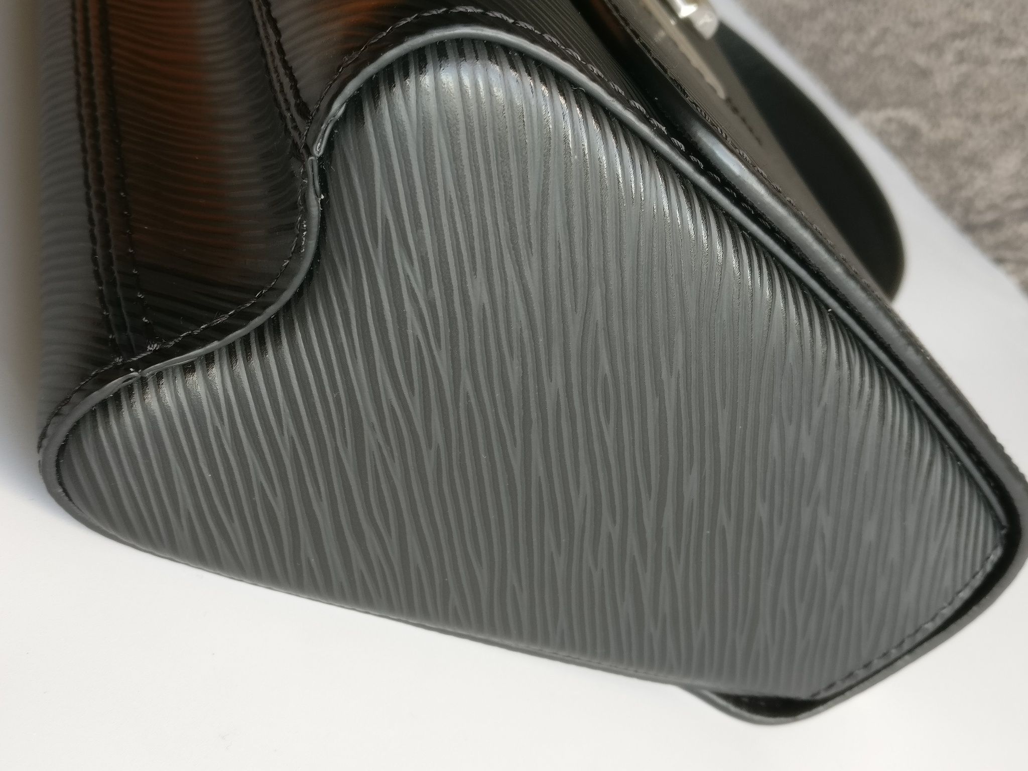 Louis Vuitton Twist MM Bag SHW