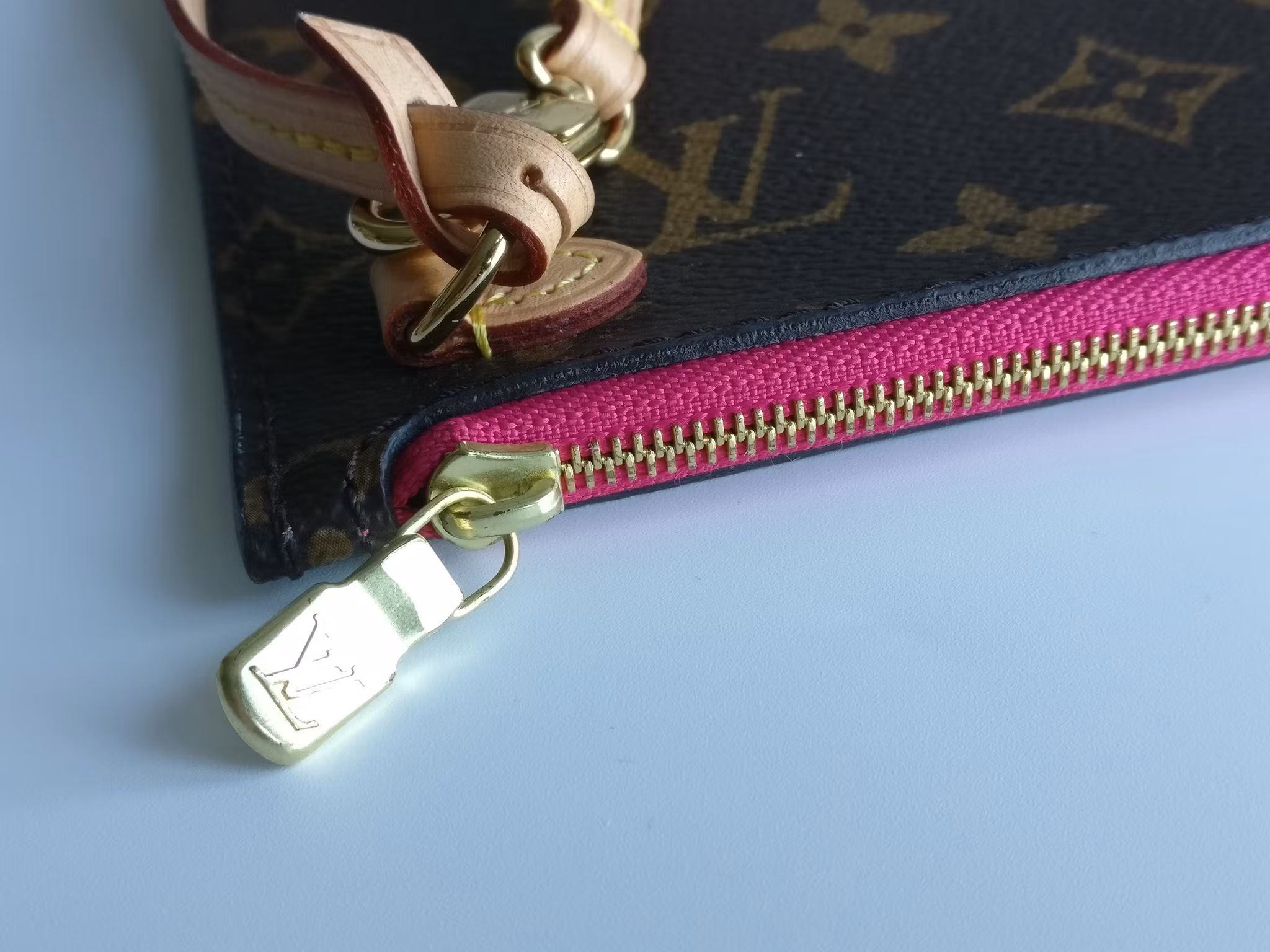 Louis Vuitton Neverfull MM pochette
