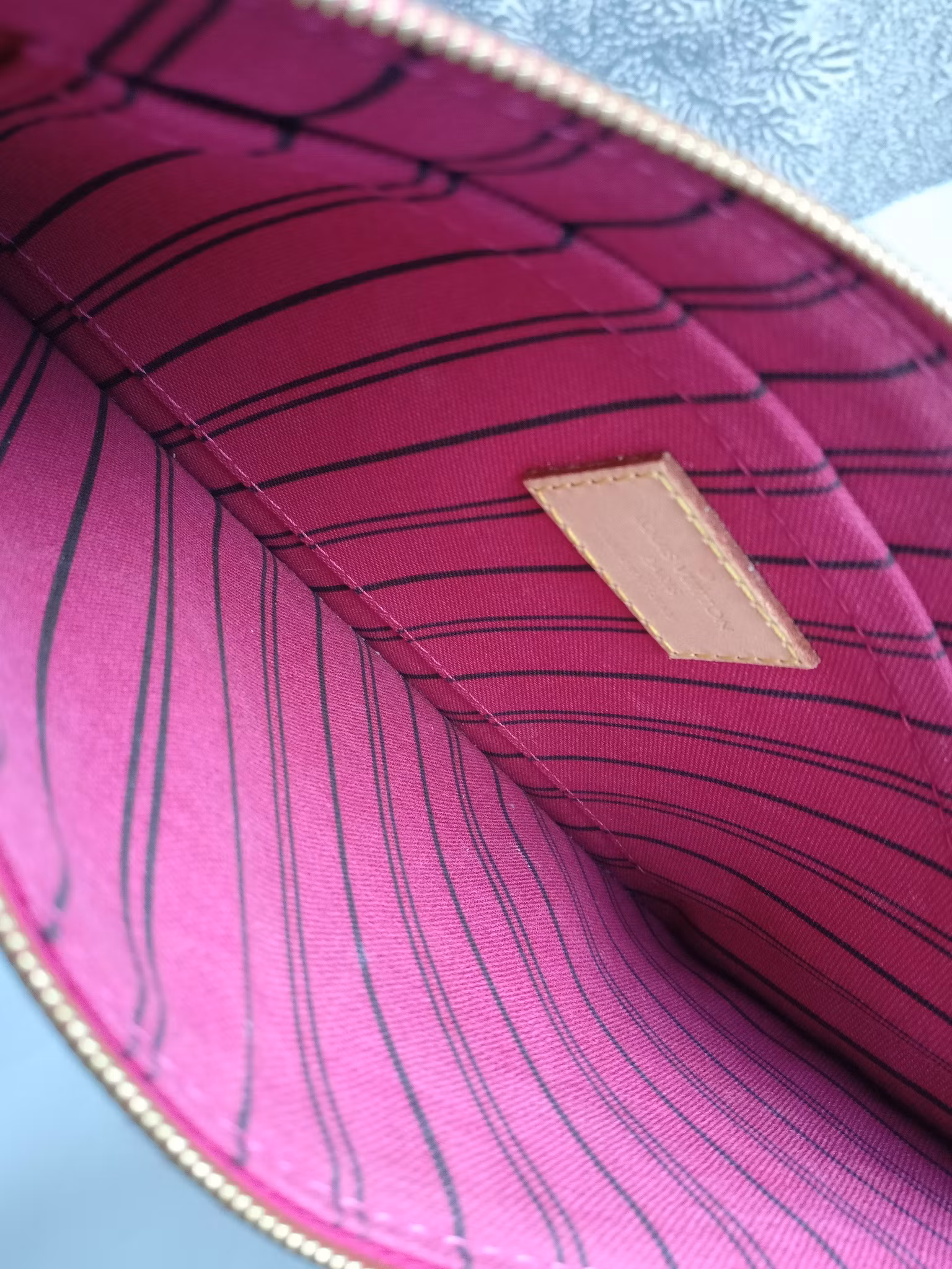 Louis Vuitton Neverfull MM pochette