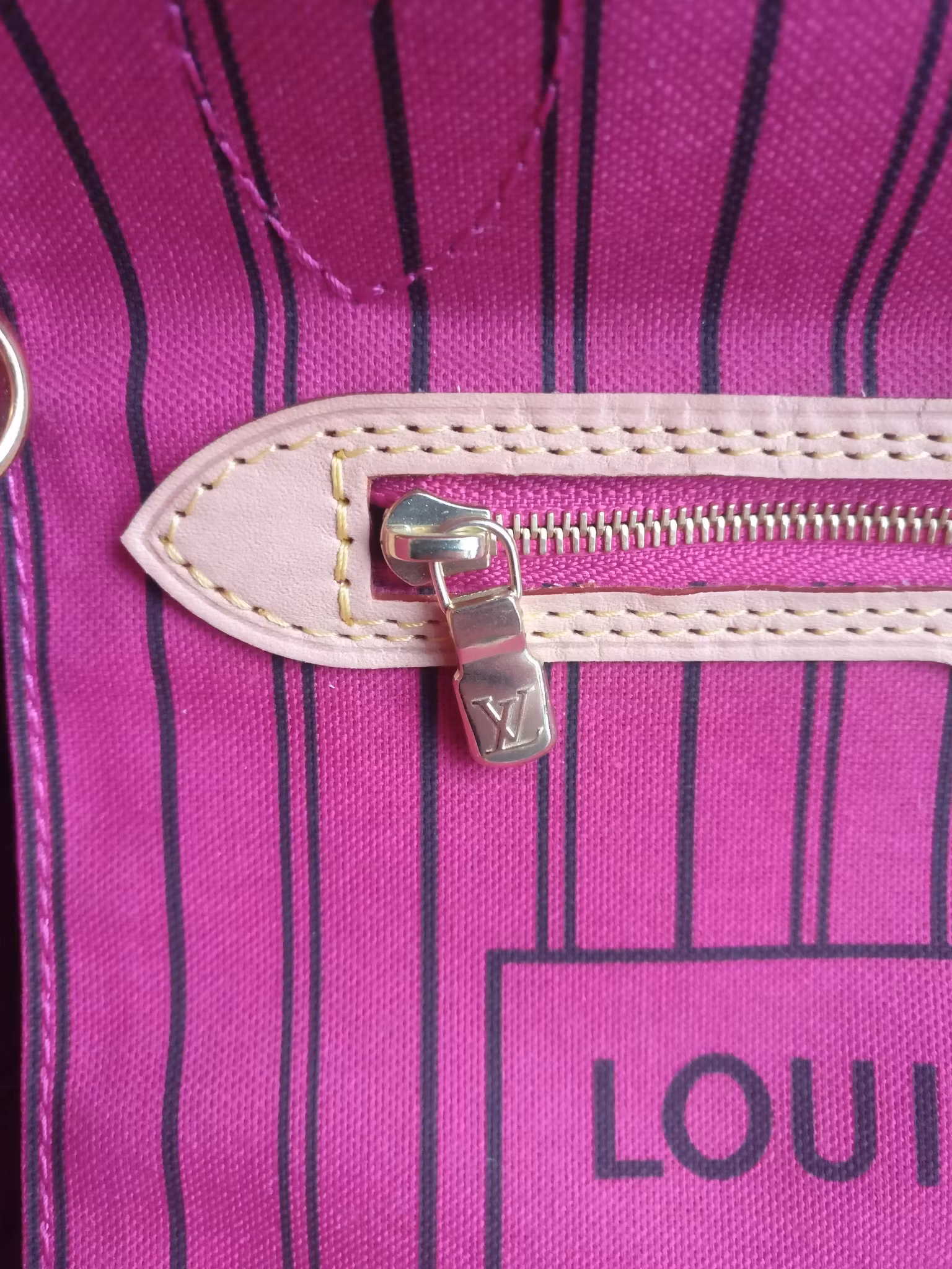 Louis Vuitton Neverfull PM