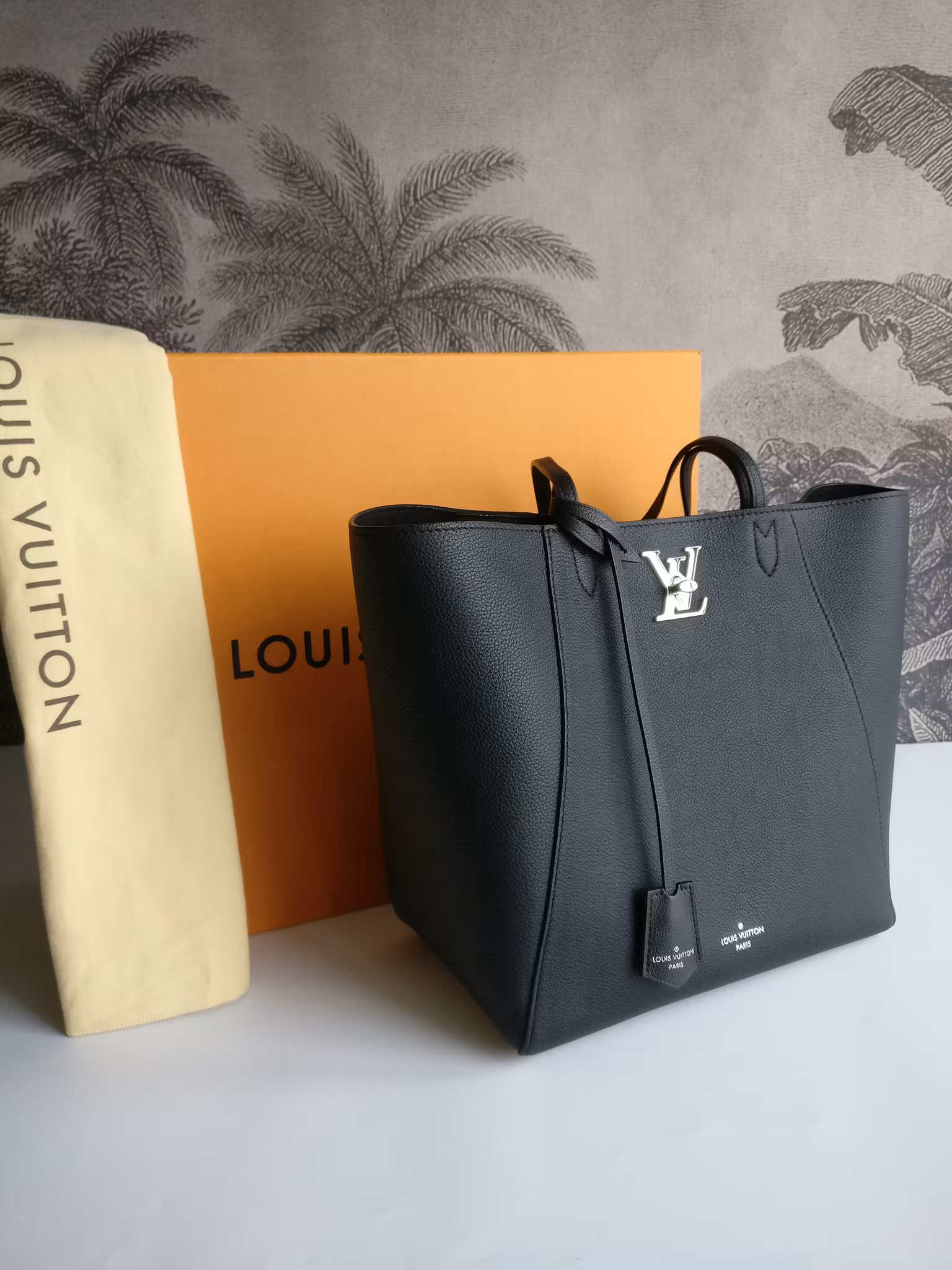 Louis Vuitton LockMe Cabas Tote Noir