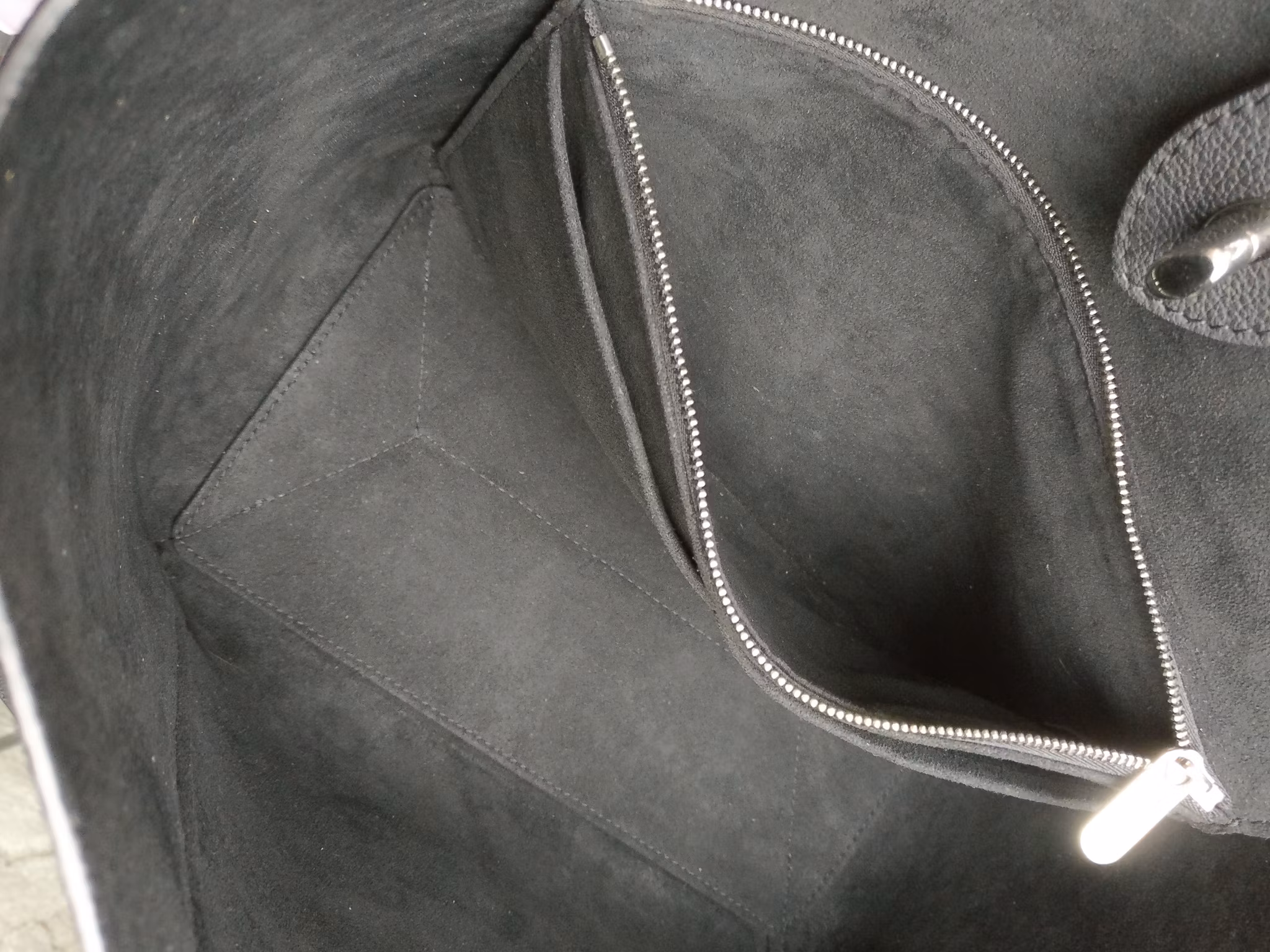 Louis Vuitton LockMe Cabas Tote Noir