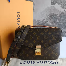 Louis Vuitton Pochette Metis