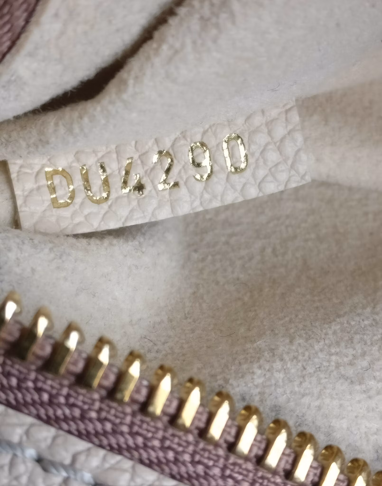 Louis Vuitton Pochette Metis Bicolour Empreinte Creme Bois De Rose