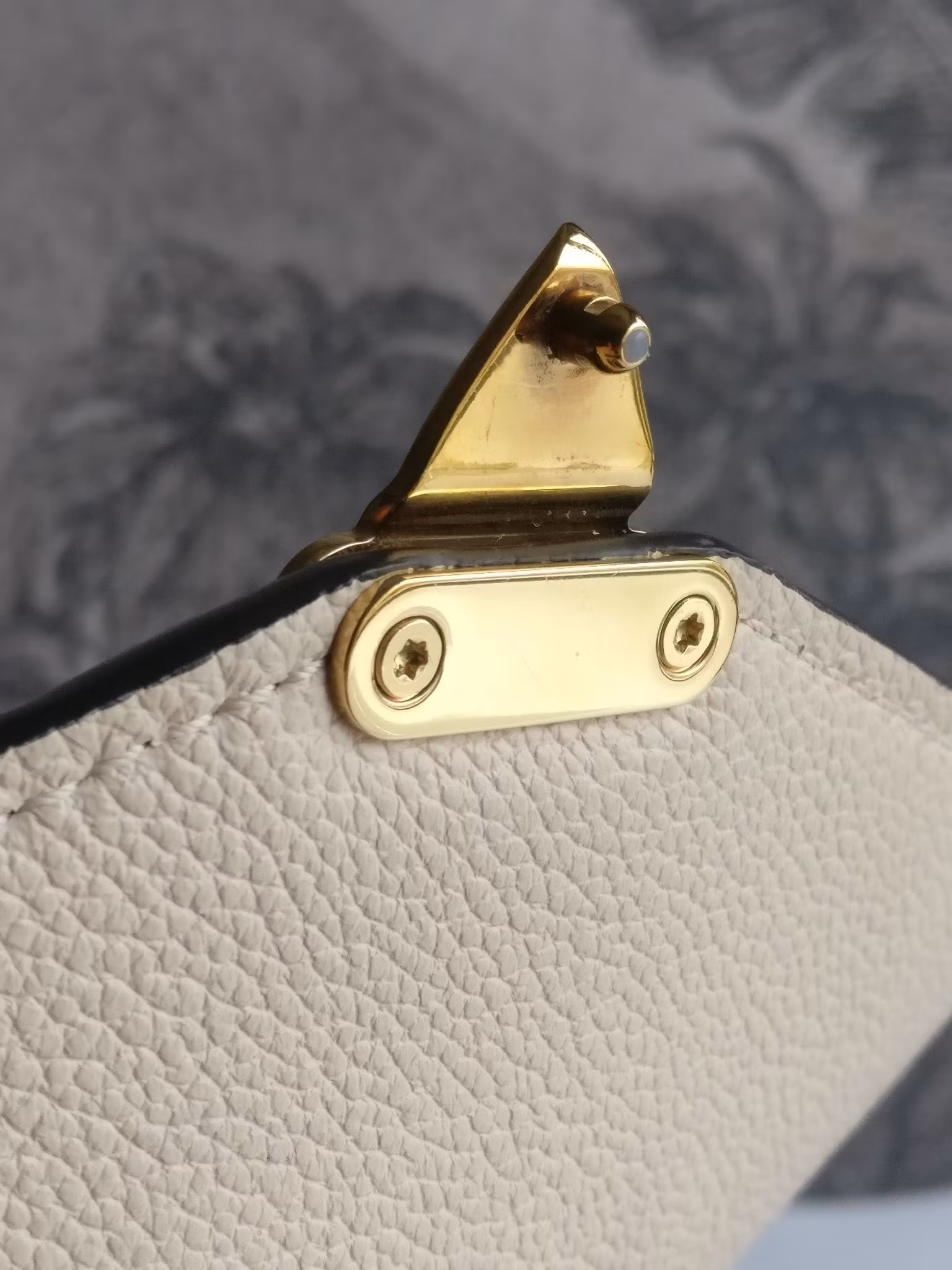 Louis Vuitton Pochette Metis Bicolour Empreinte Creme Bois De Rose