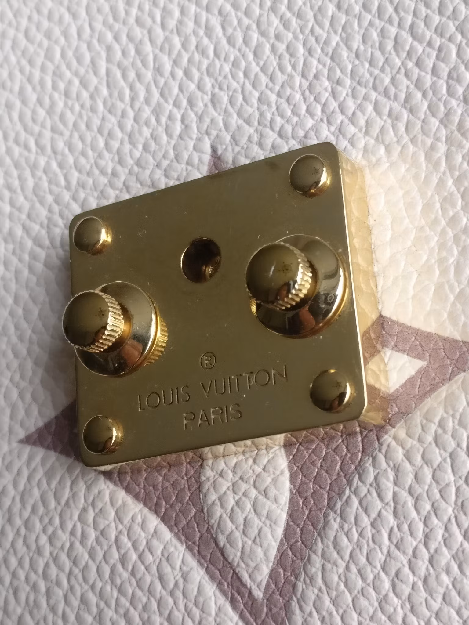 Louis Vuitton Pochette Metis Bicolour Empreinte Creme Bois De Rose