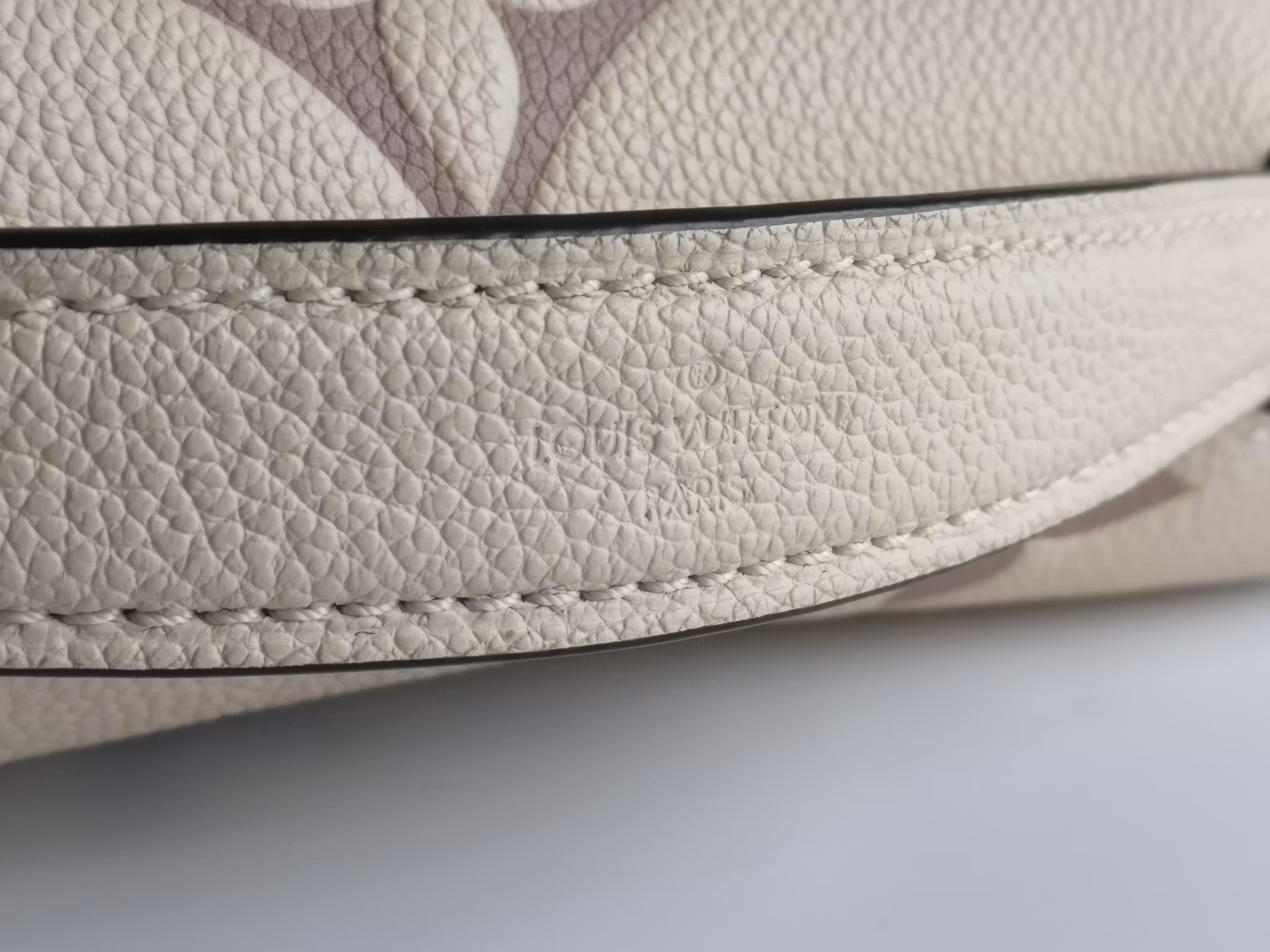 Louis Vuitton Pochette Metis Bicolour Empreinte Creme Bois De Rose