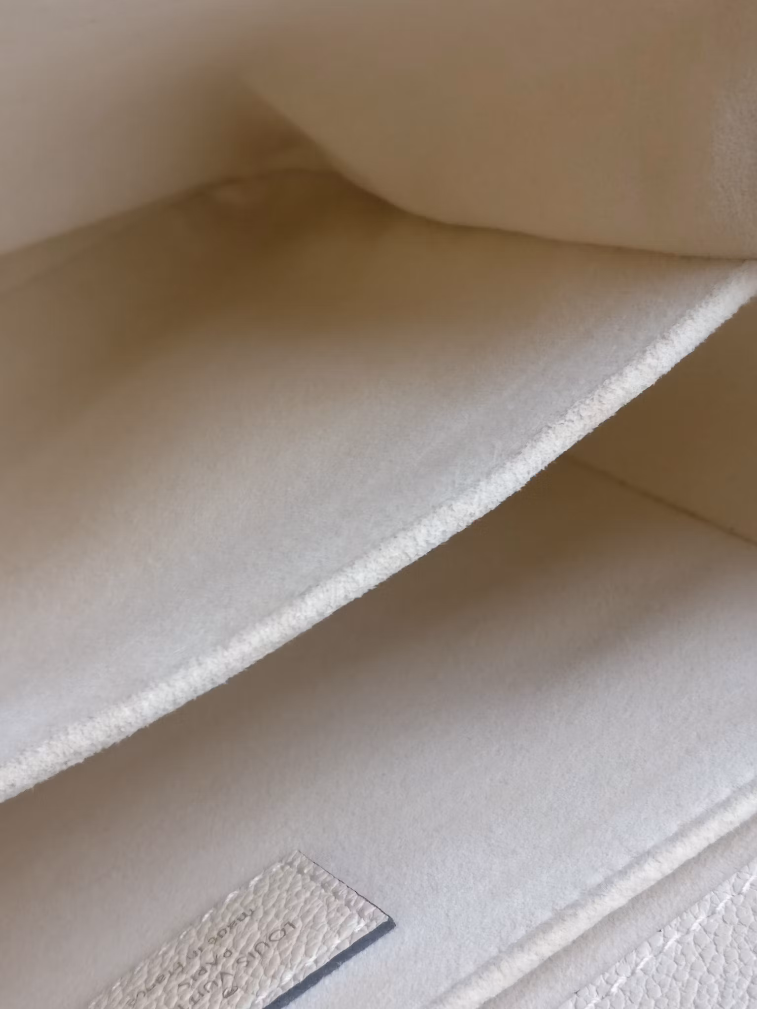 Louis Vuitton Pochette Metis Bicolour Empreinte Creme Bois De Rose