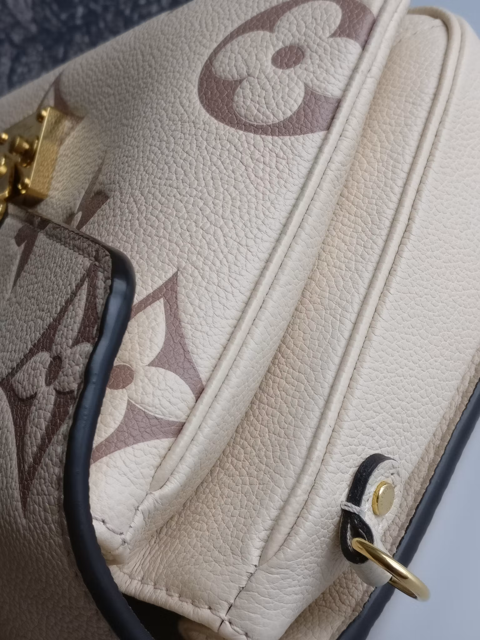 Louis Vuitton Pochette Metis Bicolour Empreinte Creme Bois De Rose