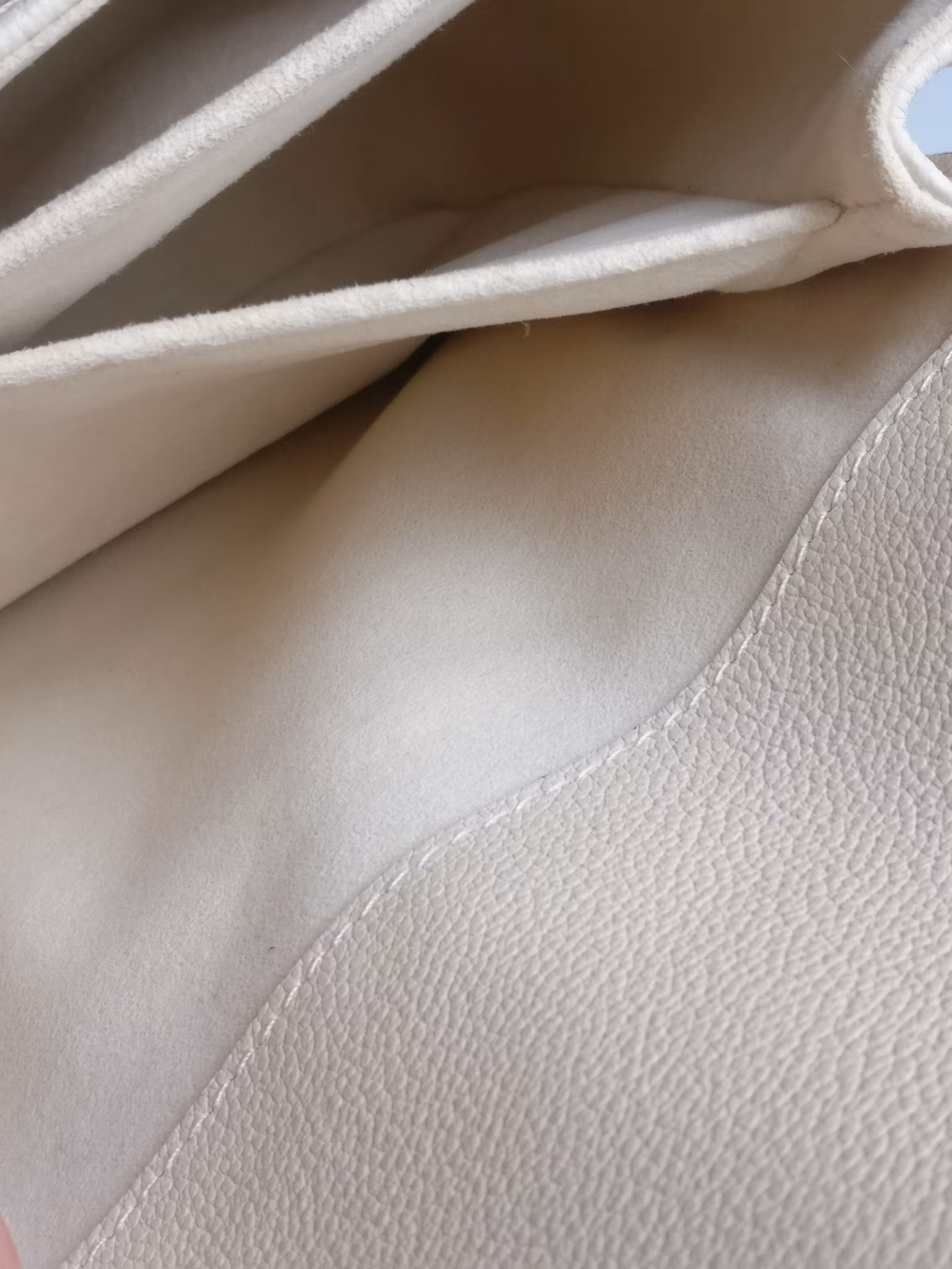 Louis Vuitton Pochette Metis Bicolour Empreinte Creme Bois De Rose