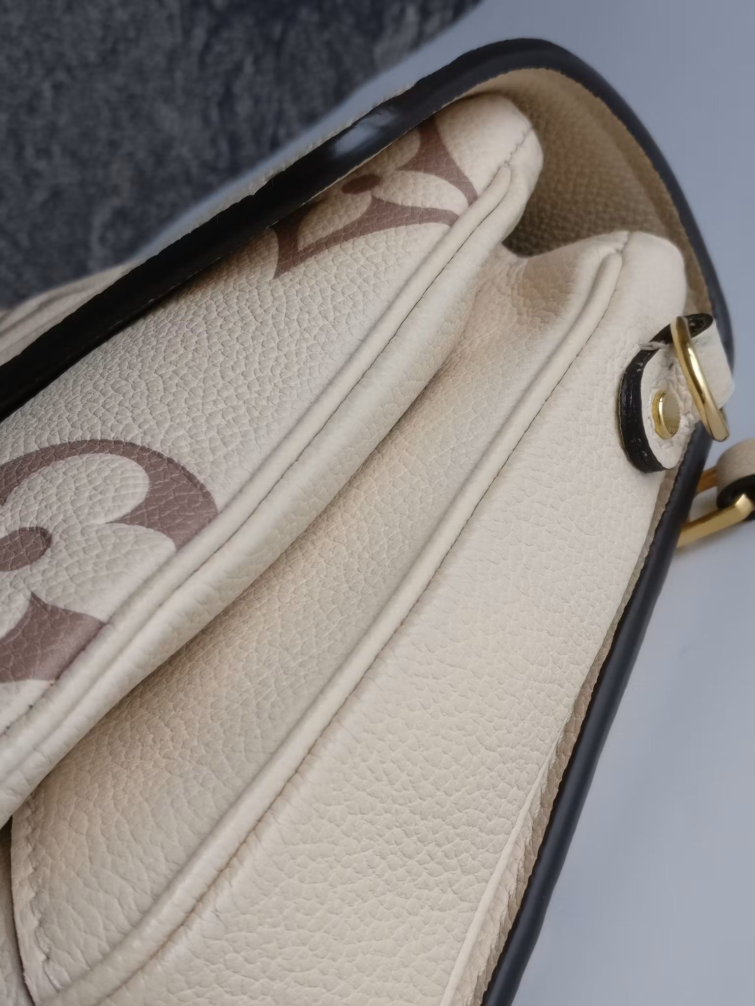 Louis Vuitton Pochette Metis Bicolour Empreinte Creme Bois De Rose