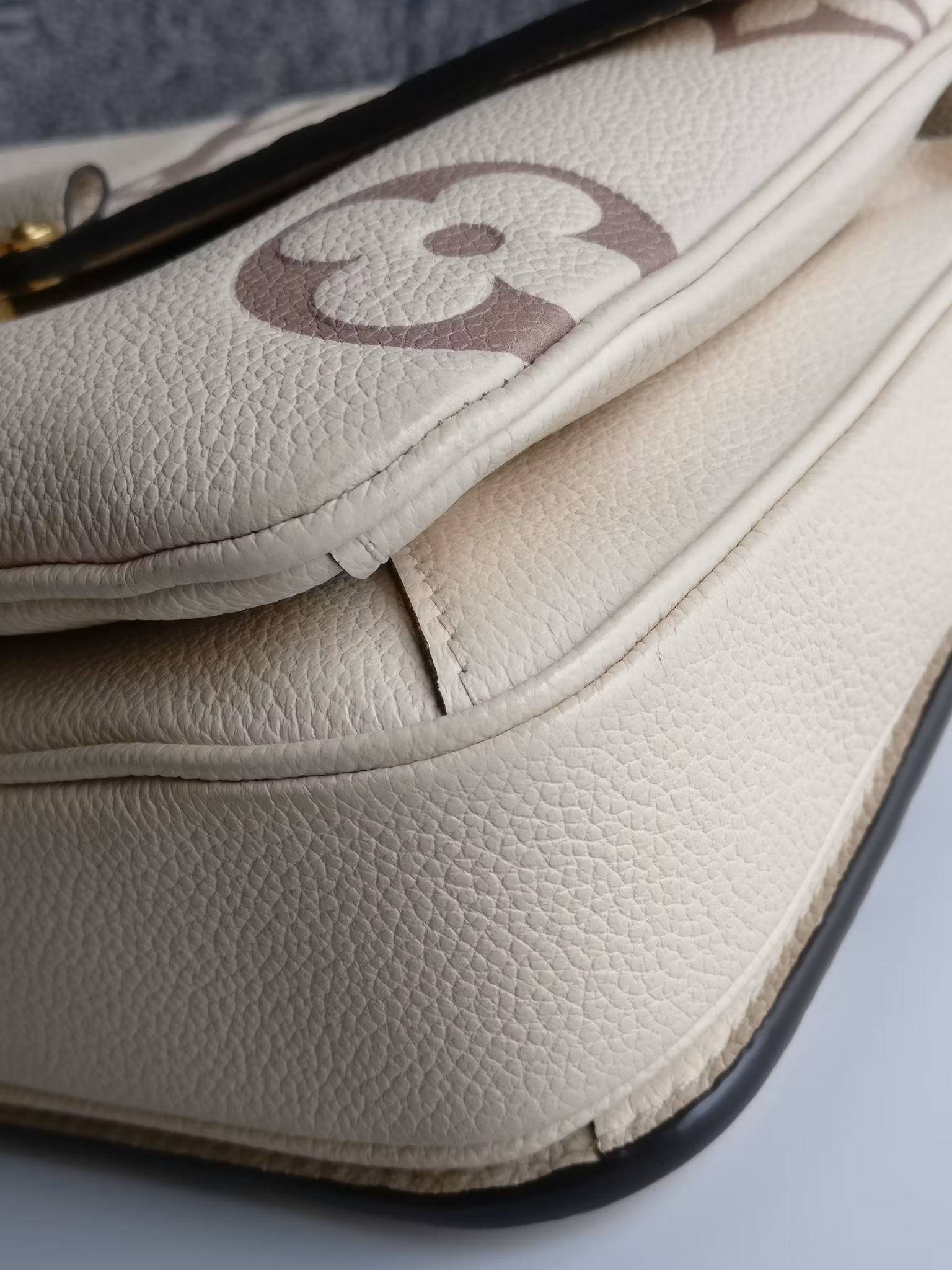 Louis Vuitton Pochette Metis Bicolour Empreinte Creme Bois De Rose