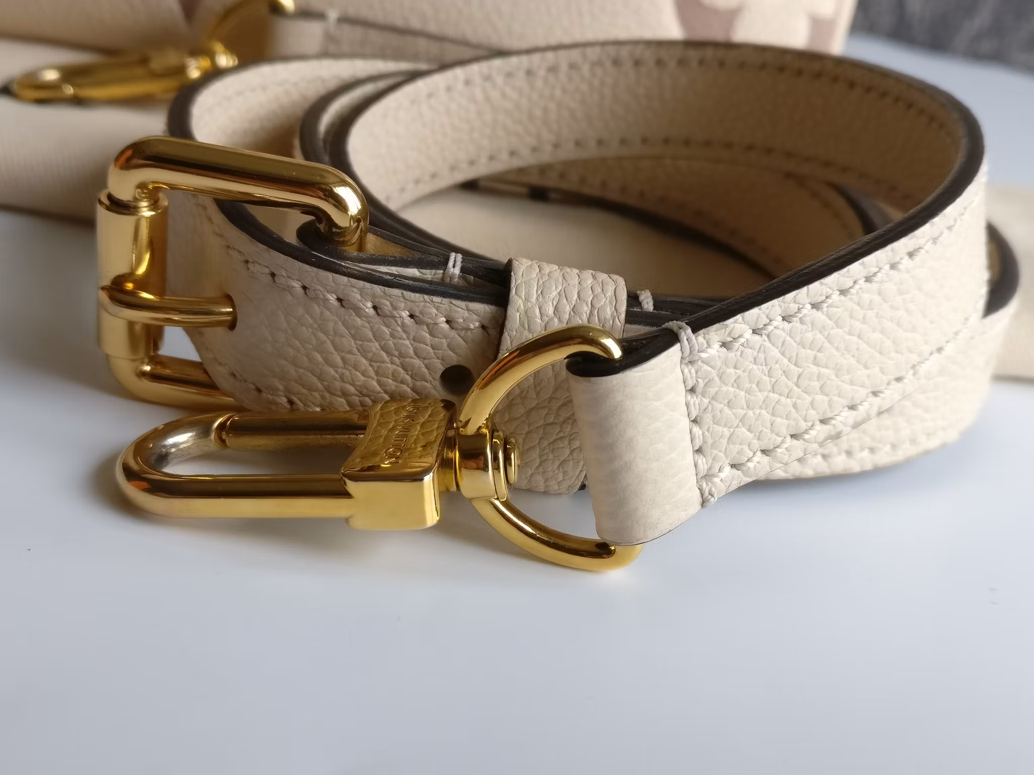Louis Vuitton Pochette Metis Bicolour Empreinte Creme Bois De Rose