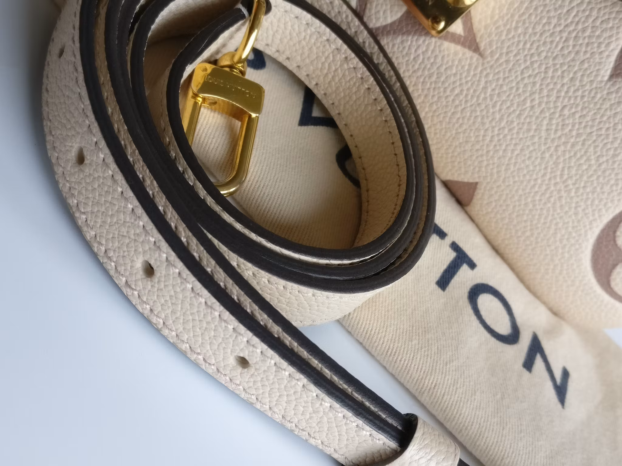 Louis Vuitton Pochette Metis Bicolour Empreinte Creme Bois De Rose