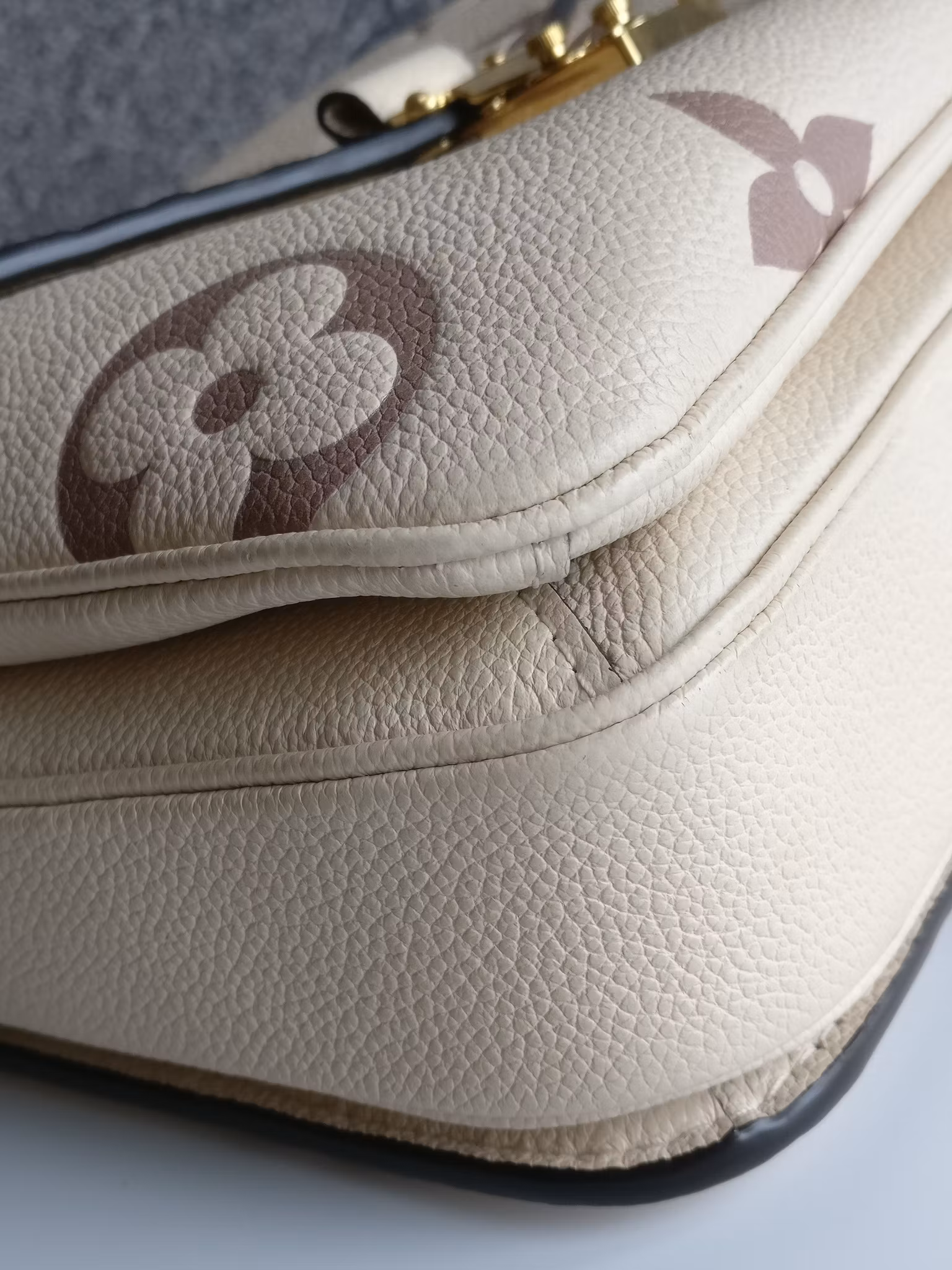 Louis Vuitton Pochette Metis Bicolour Empreinte Creme Bois De Rose