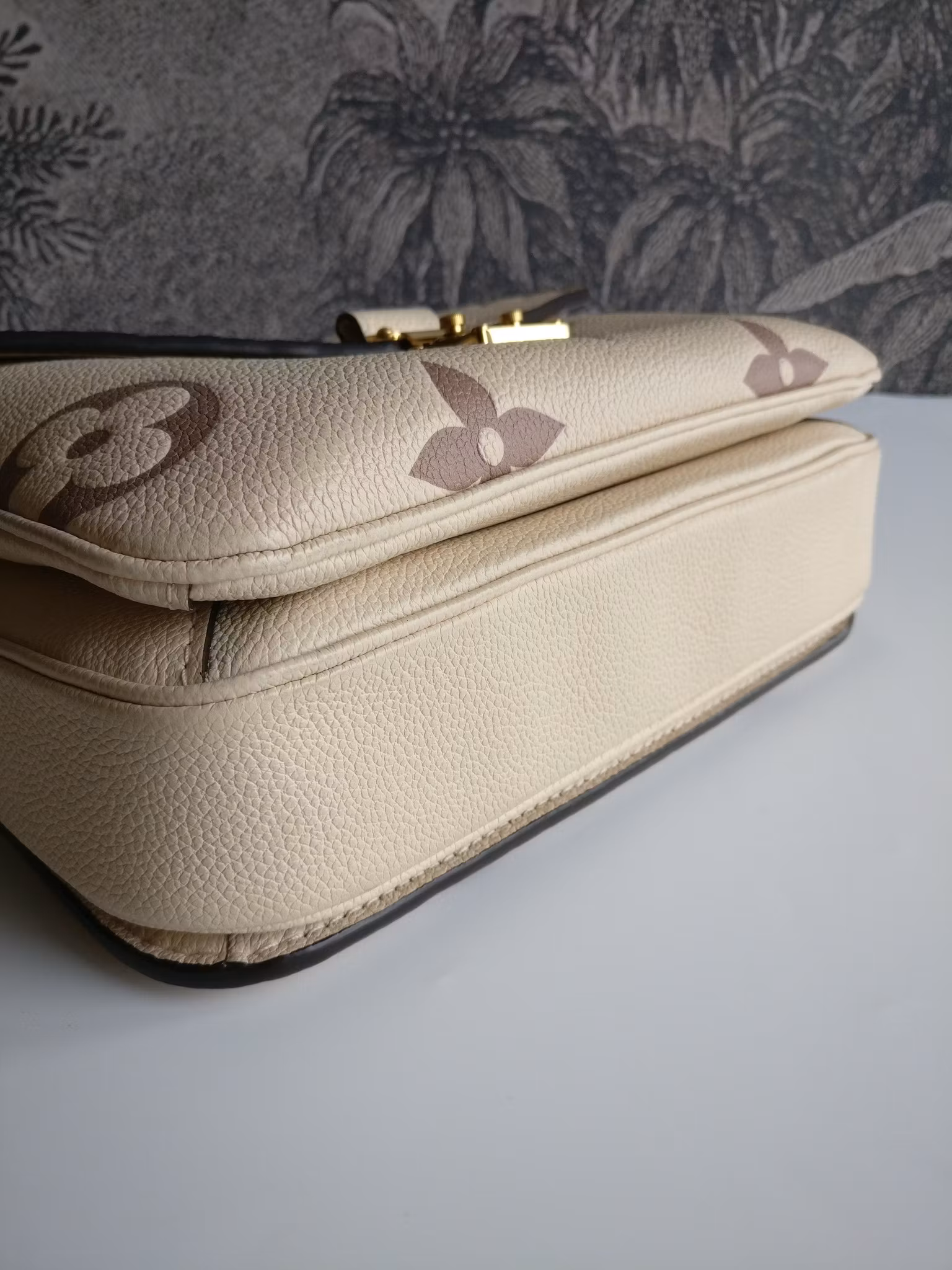 Louis Vuitton Pochette Metis Bicolour Empreinte Creme Bois De Rose