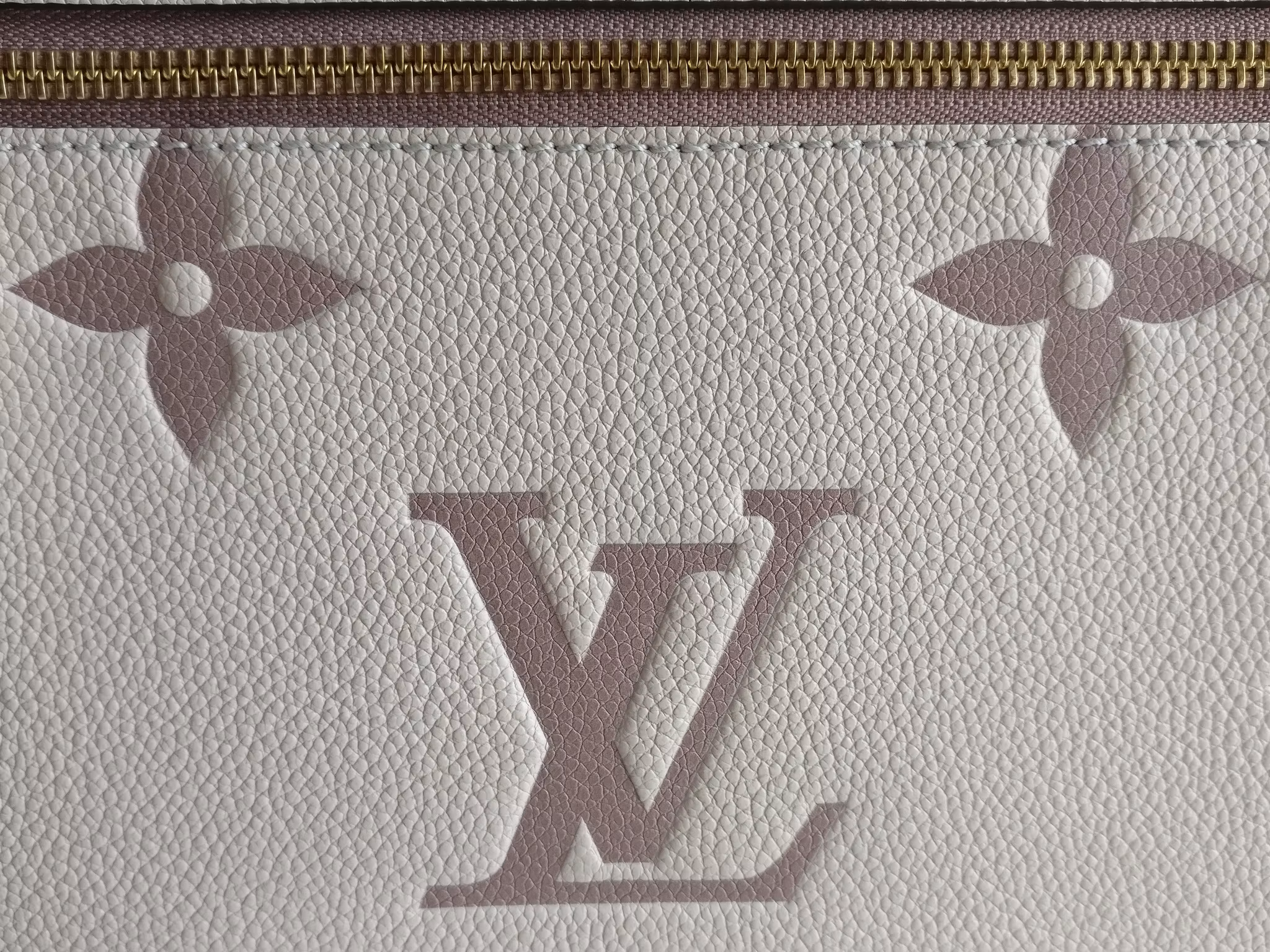 Louis Vuitton Pochette Metis Bicolour Empreinte Creme Bois De Rose